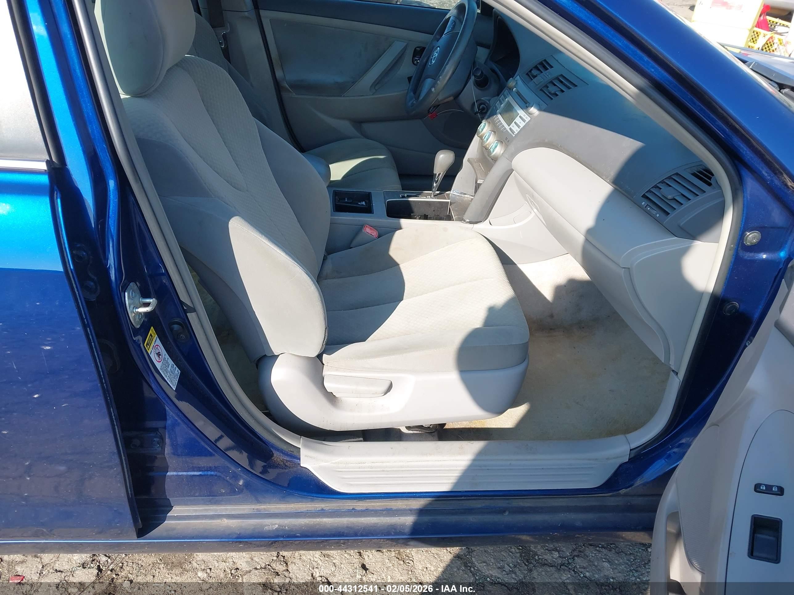 TOYOTA CAMRY image 5