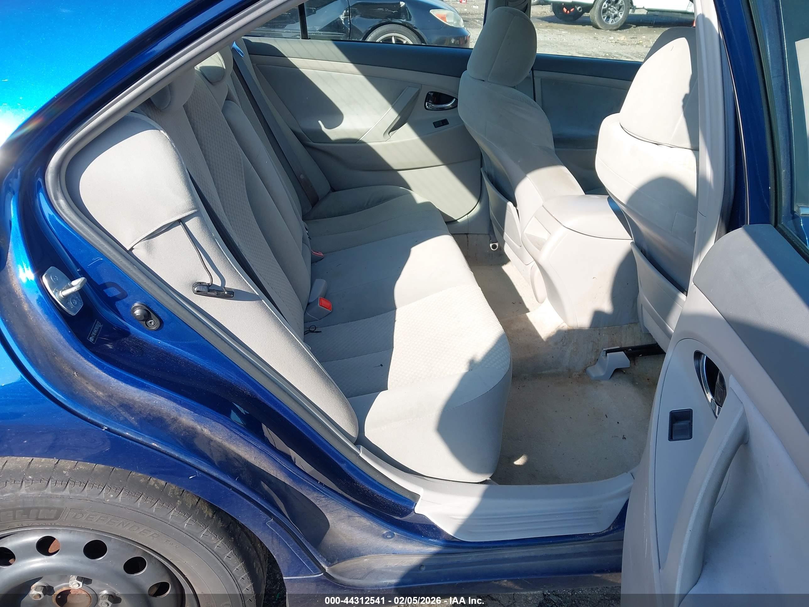 TOYOTA CAMRY image 8