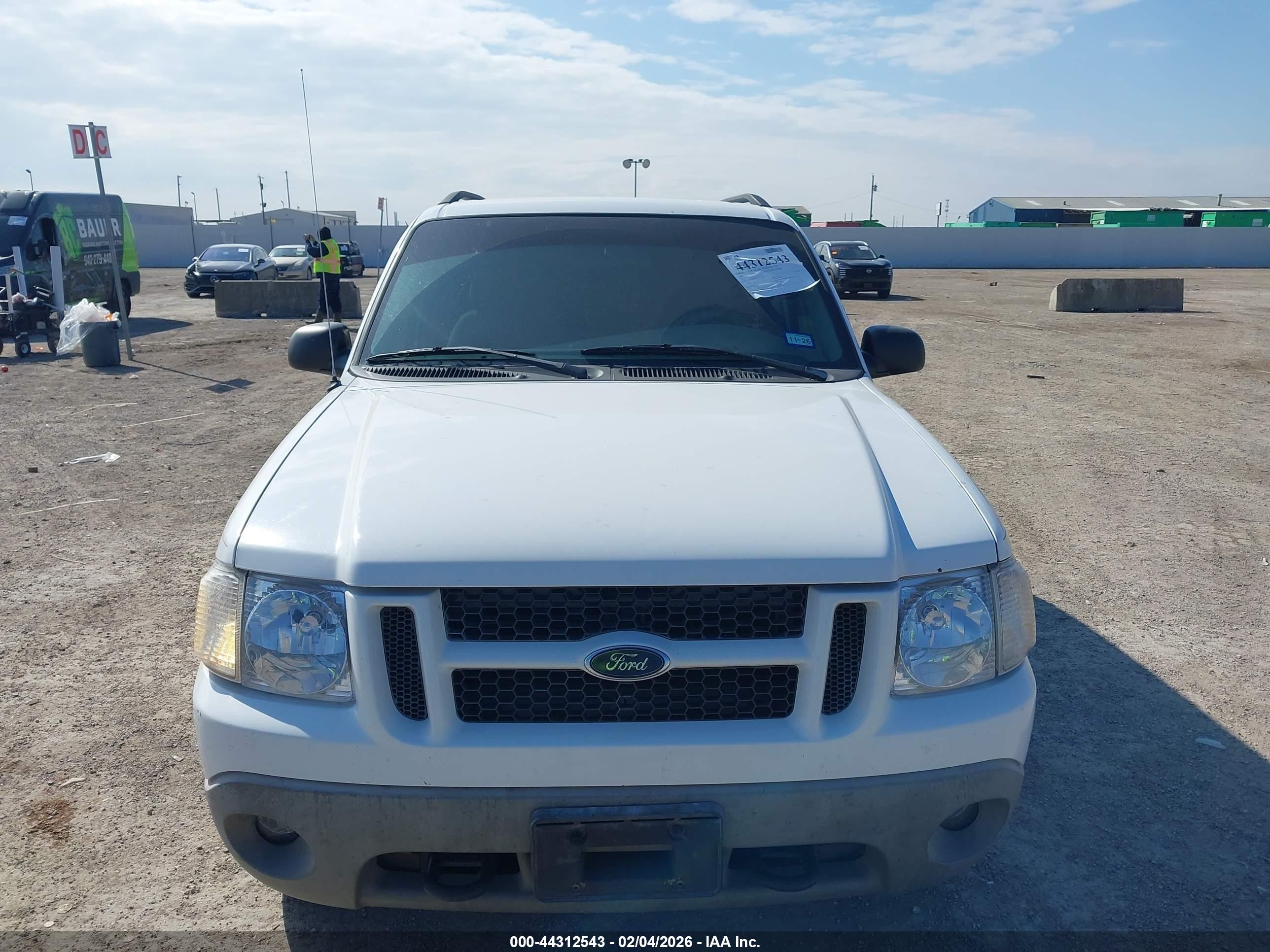 FORD EXPLORER image 6