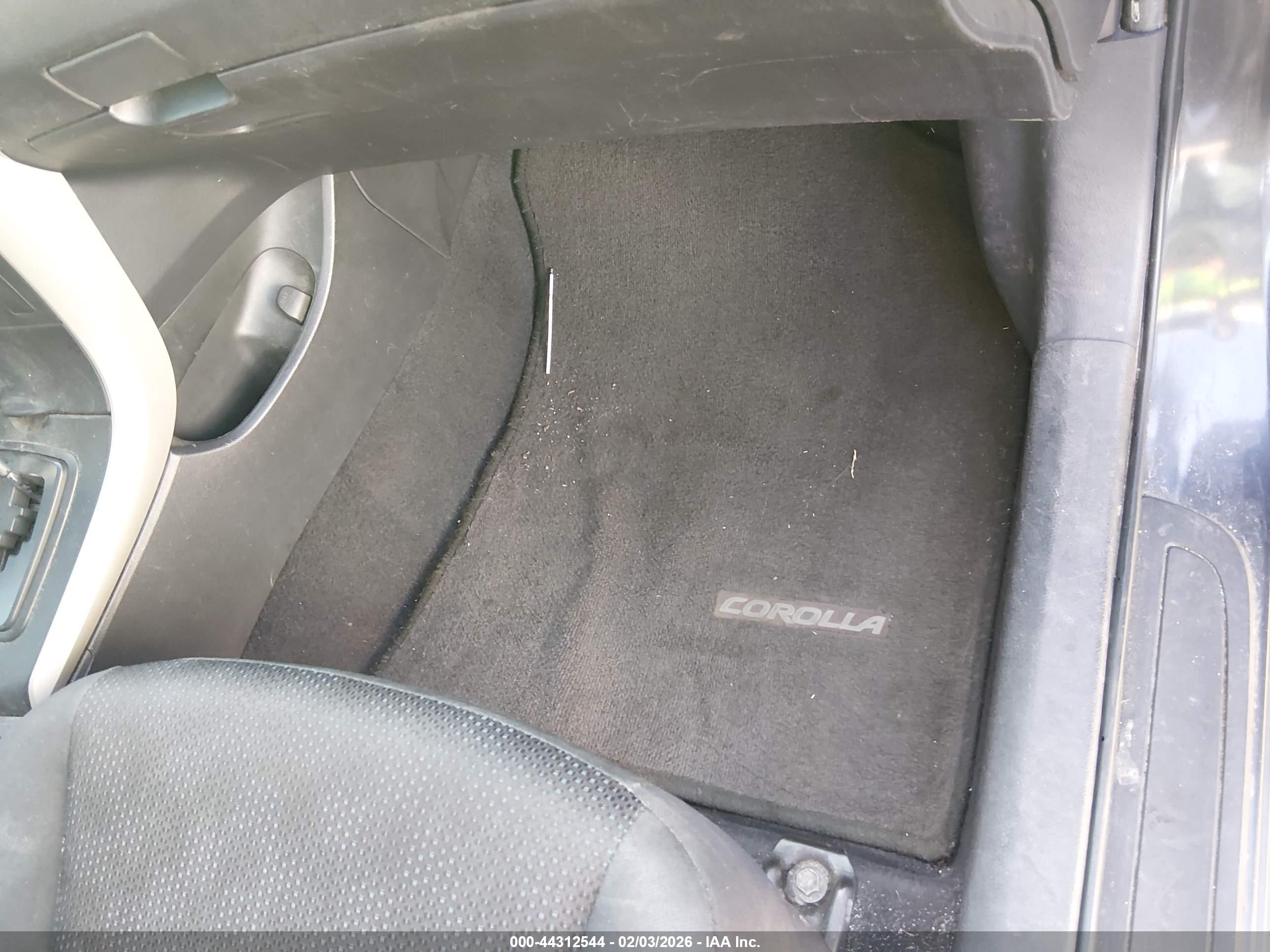 TOYOTA COROLLA image 8