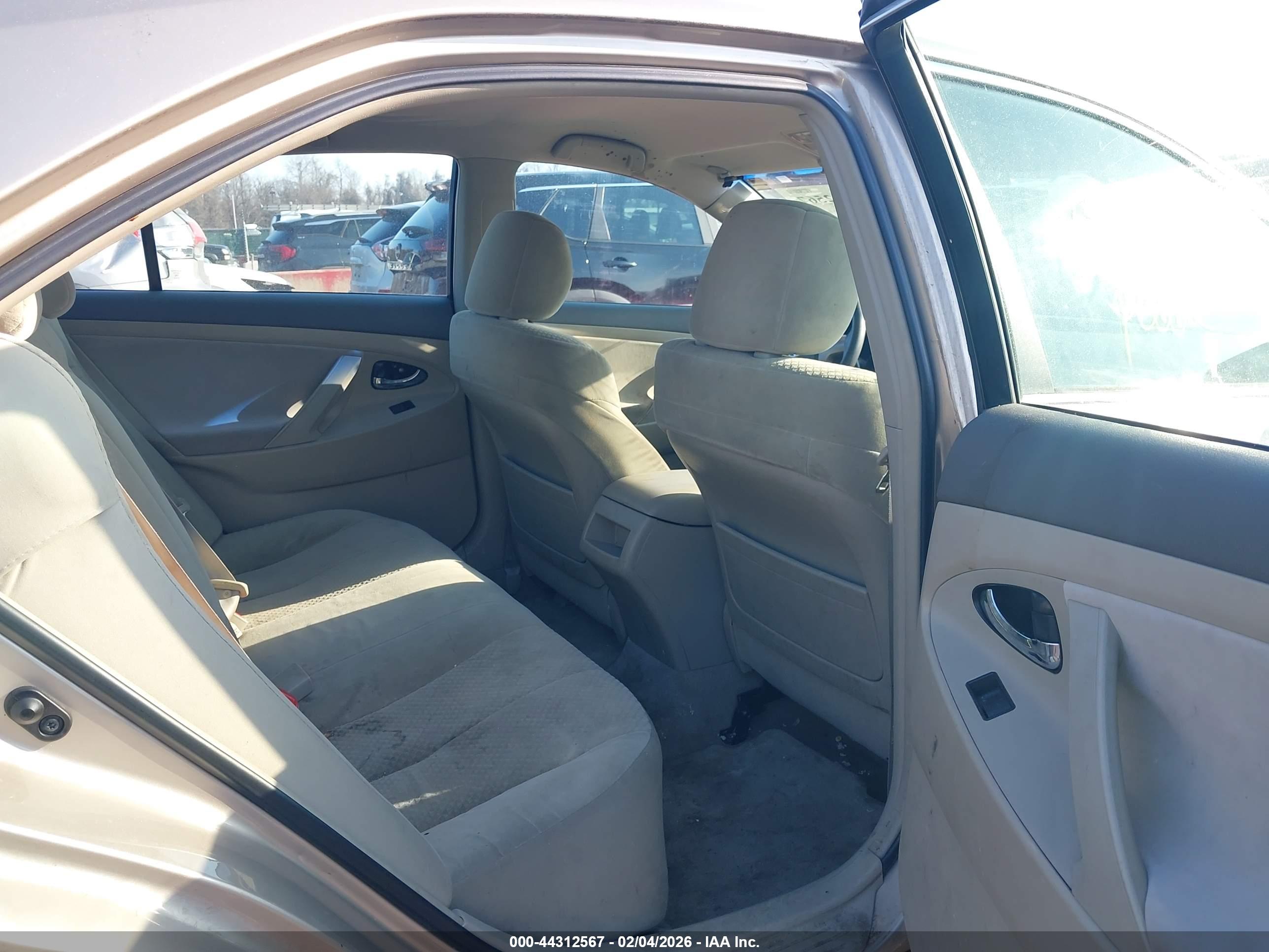 TOYOTA CAMRY image 8