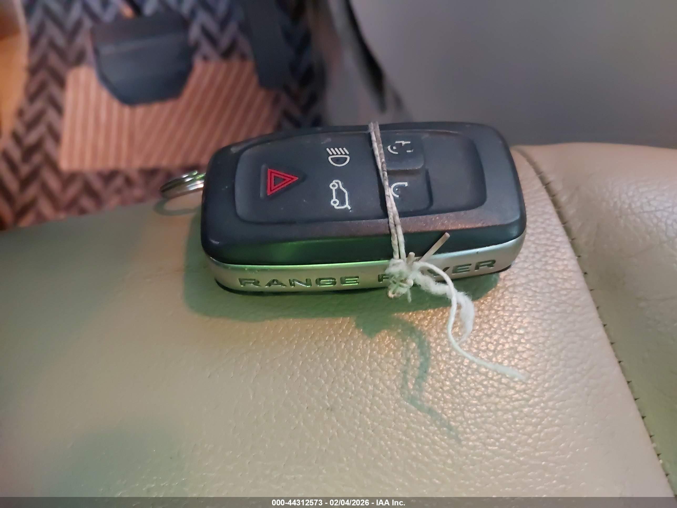LAND ROVER image 11