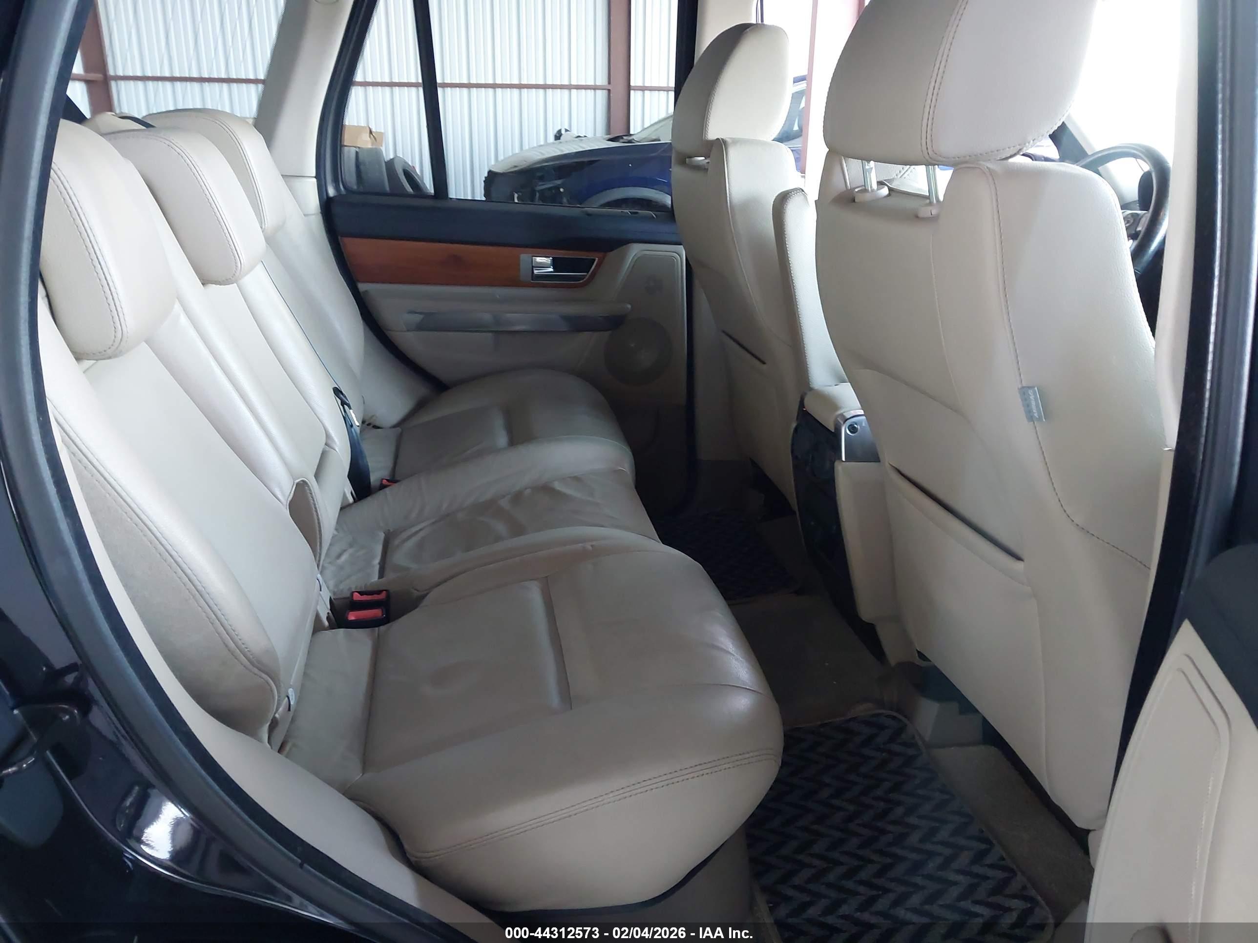 LAND ROVER image 8