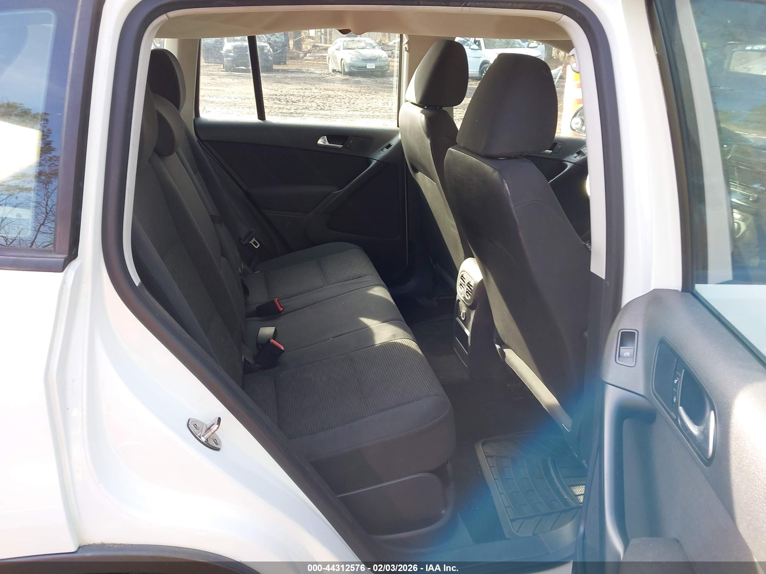 VOLKSWAGEN TIGUAN image 8
