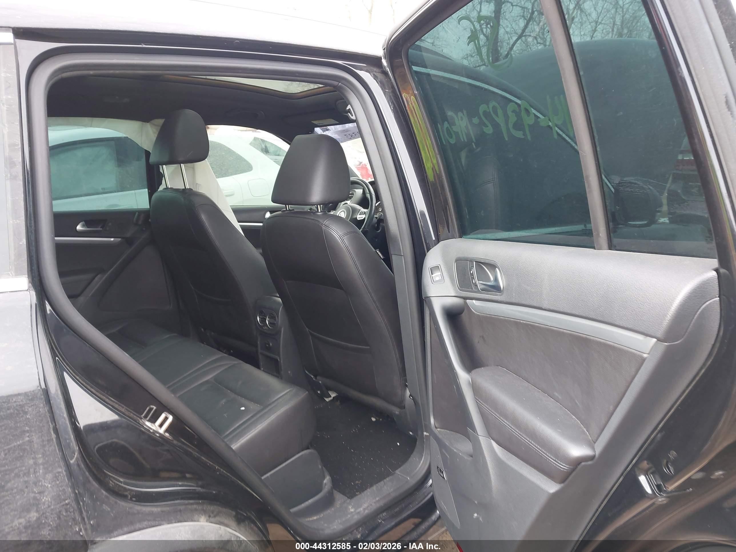 VOLKSWAGEN TIGUAN image 8