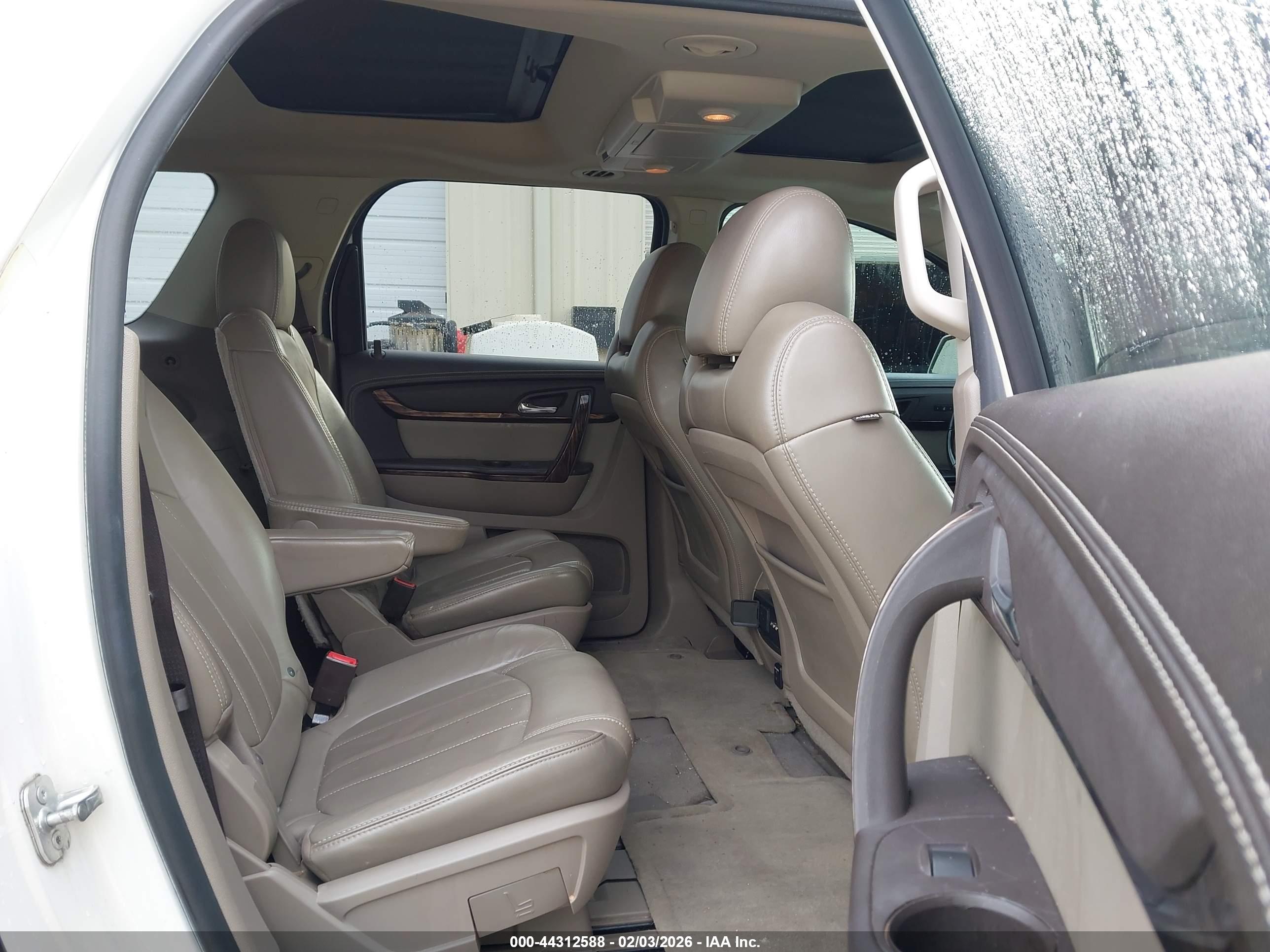 GMC ACADIA image 8