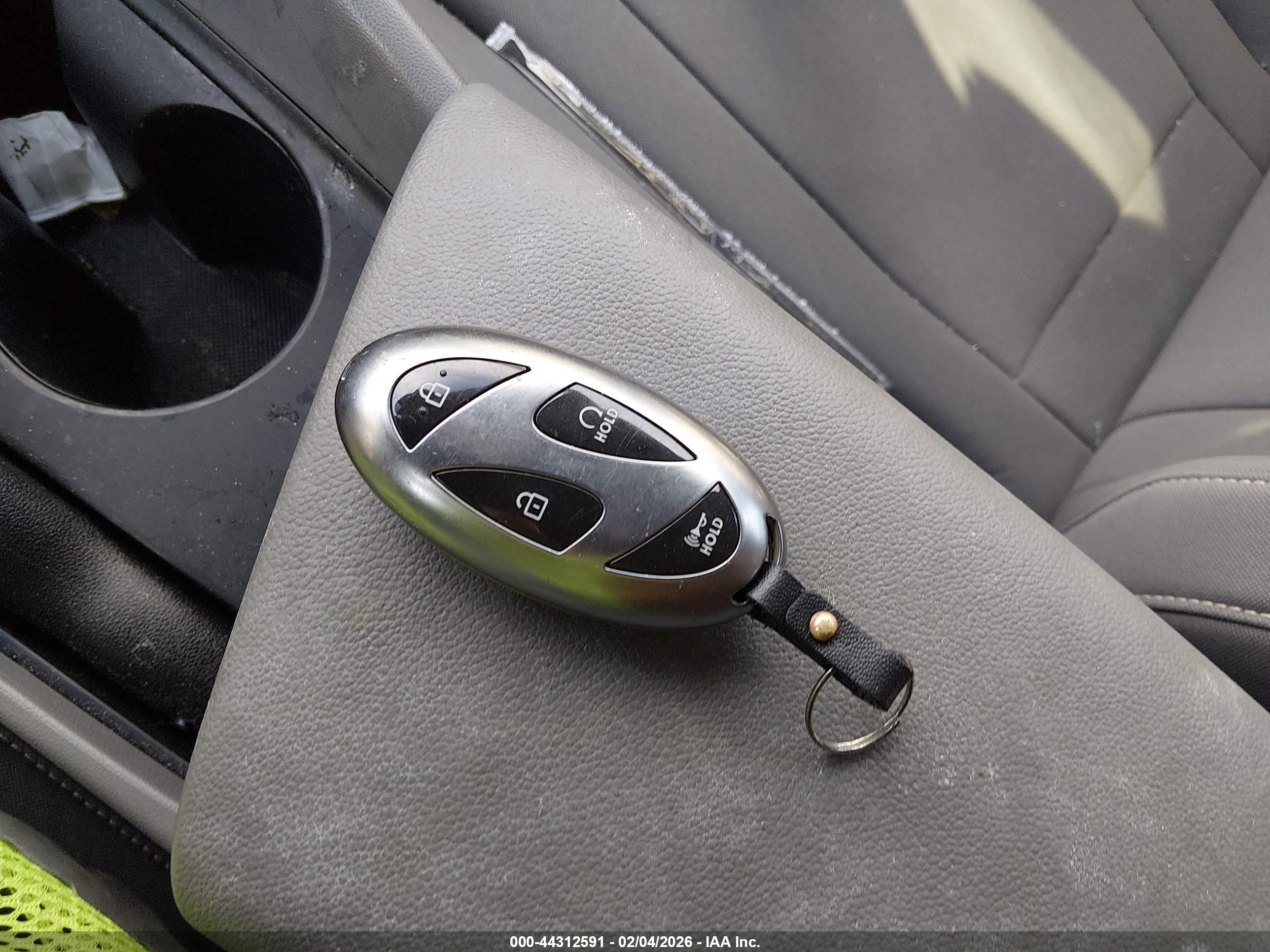 HYUNDAI ELANTRA image 11