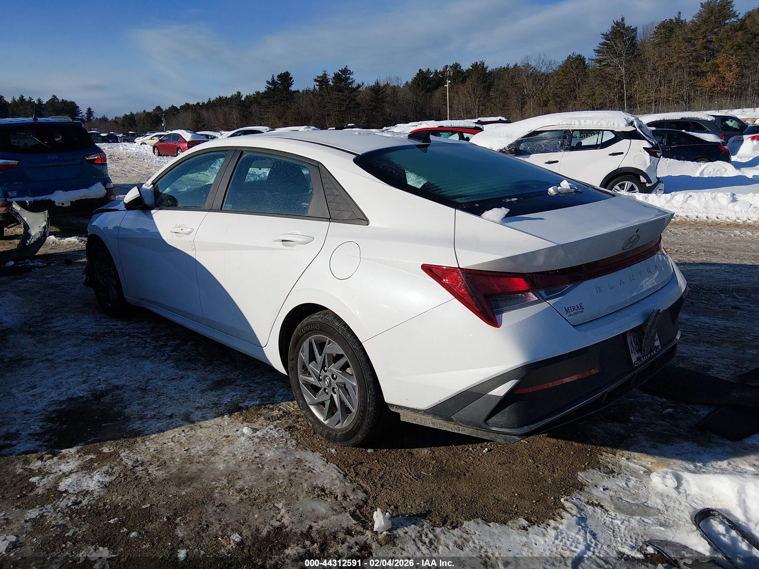 HYUNDAI ELANTRA image 3