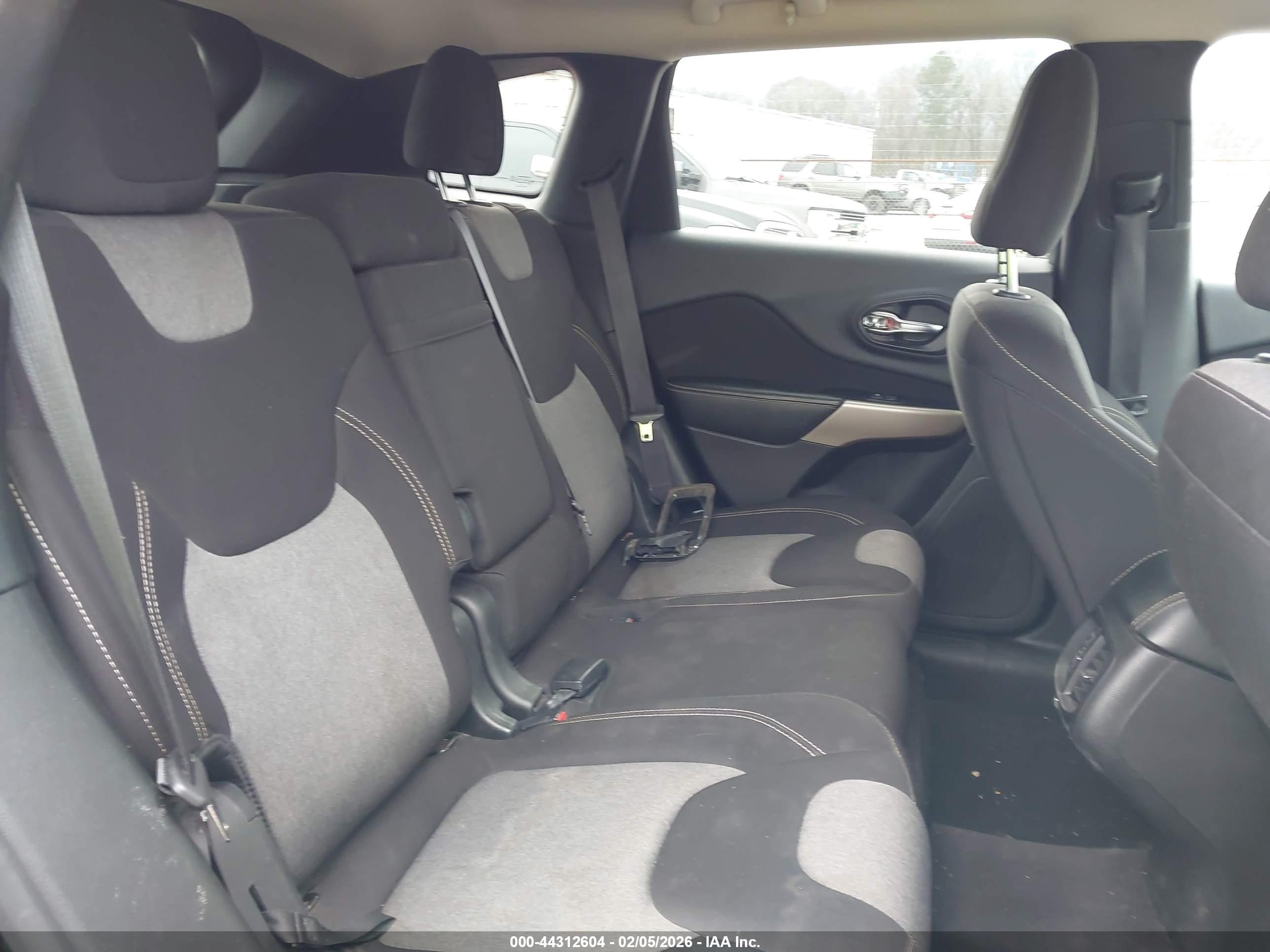 JEEP CHEROKEE image 8