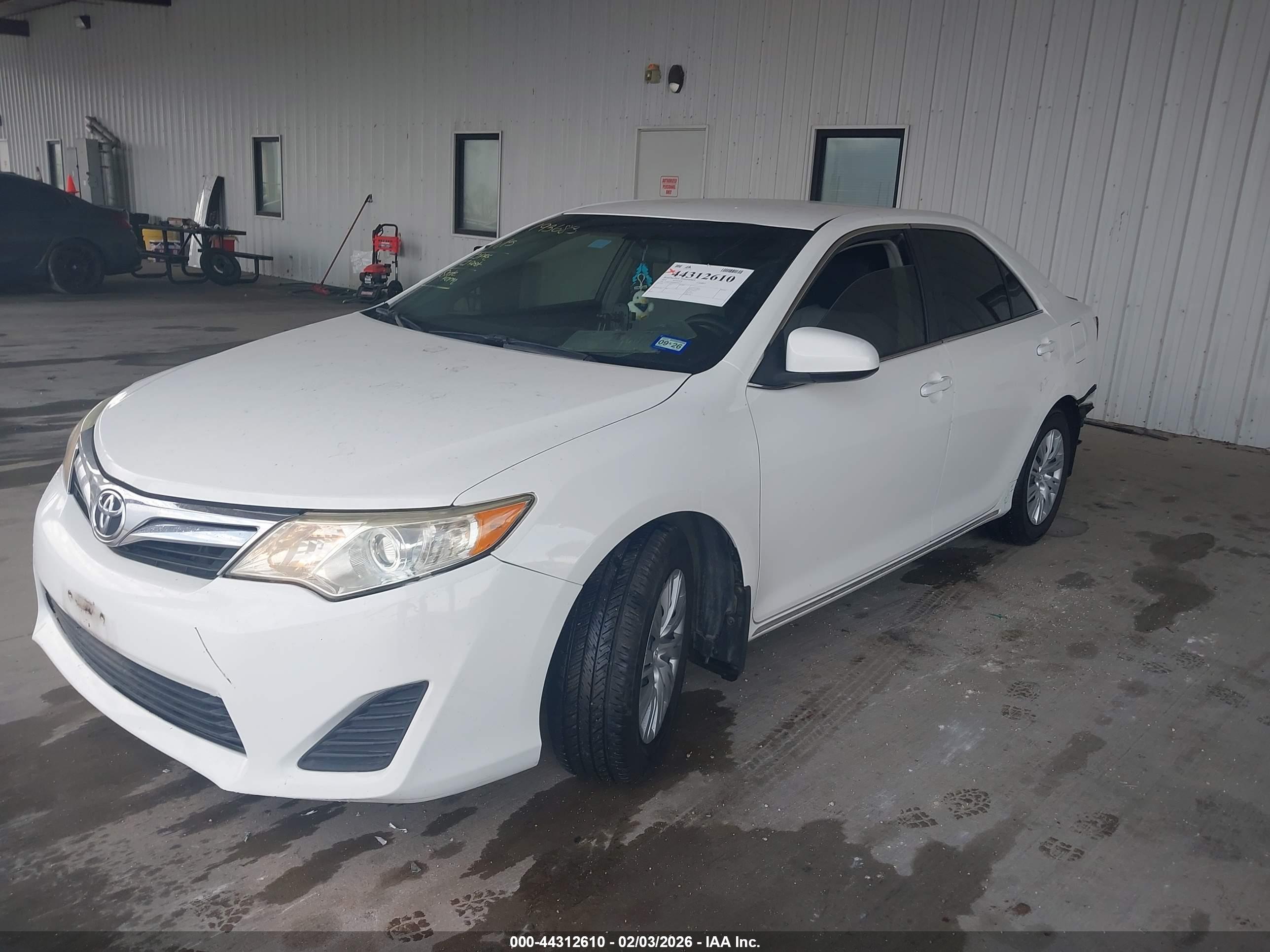 TOYOTA CAMRY image 2