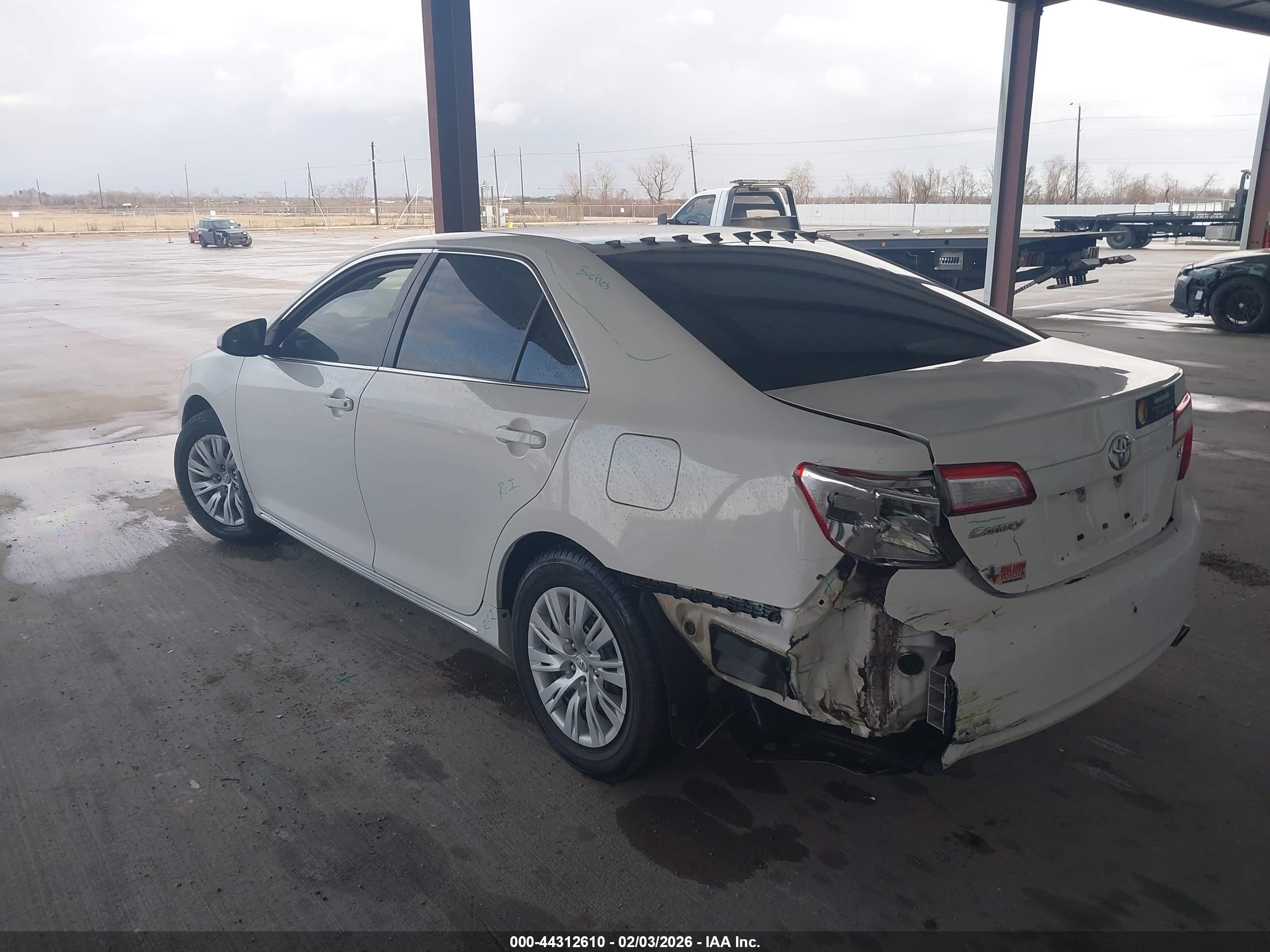 TOYOTA CAMRY image 3