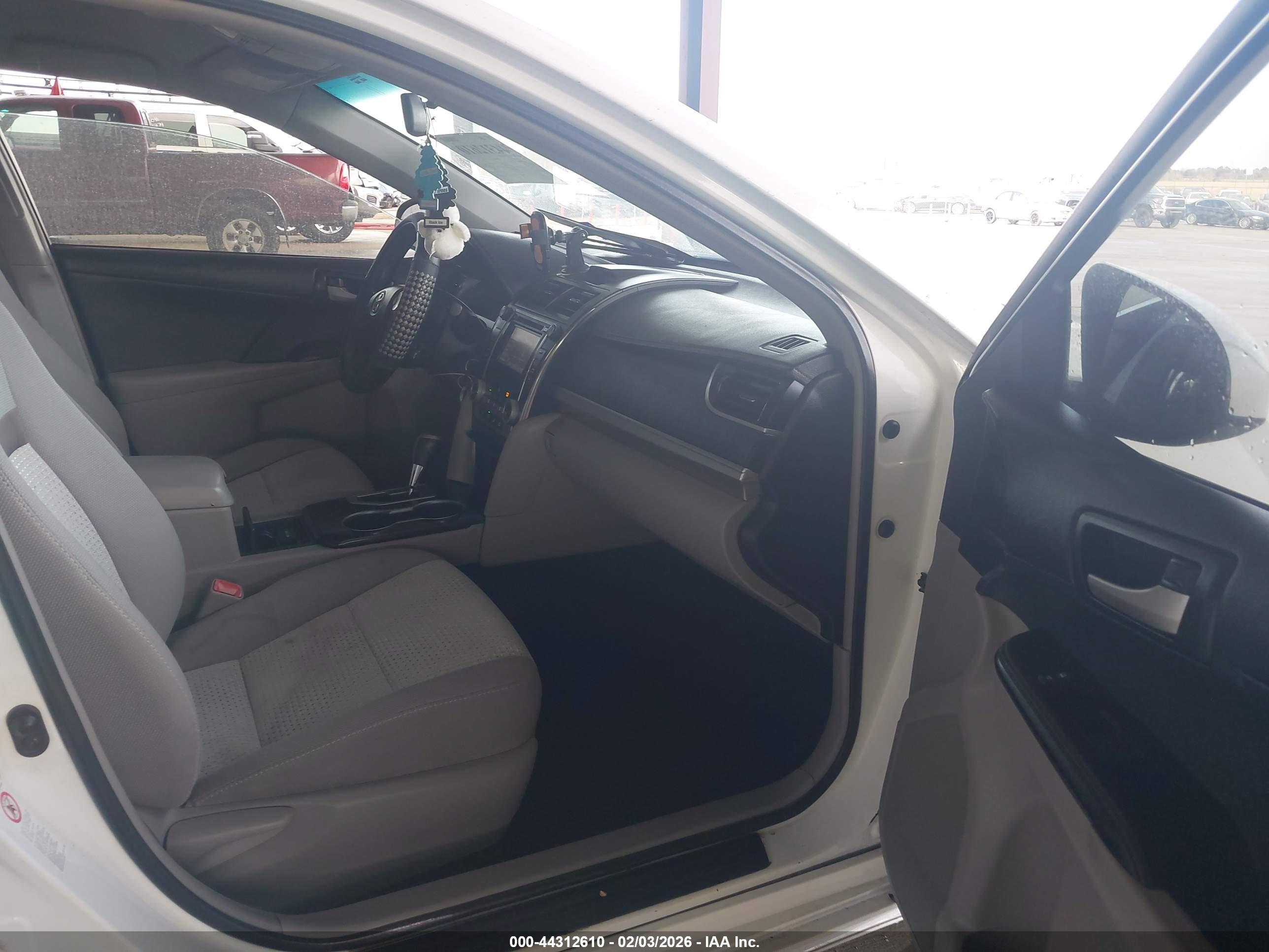 TOYOTA CAMRY image 5