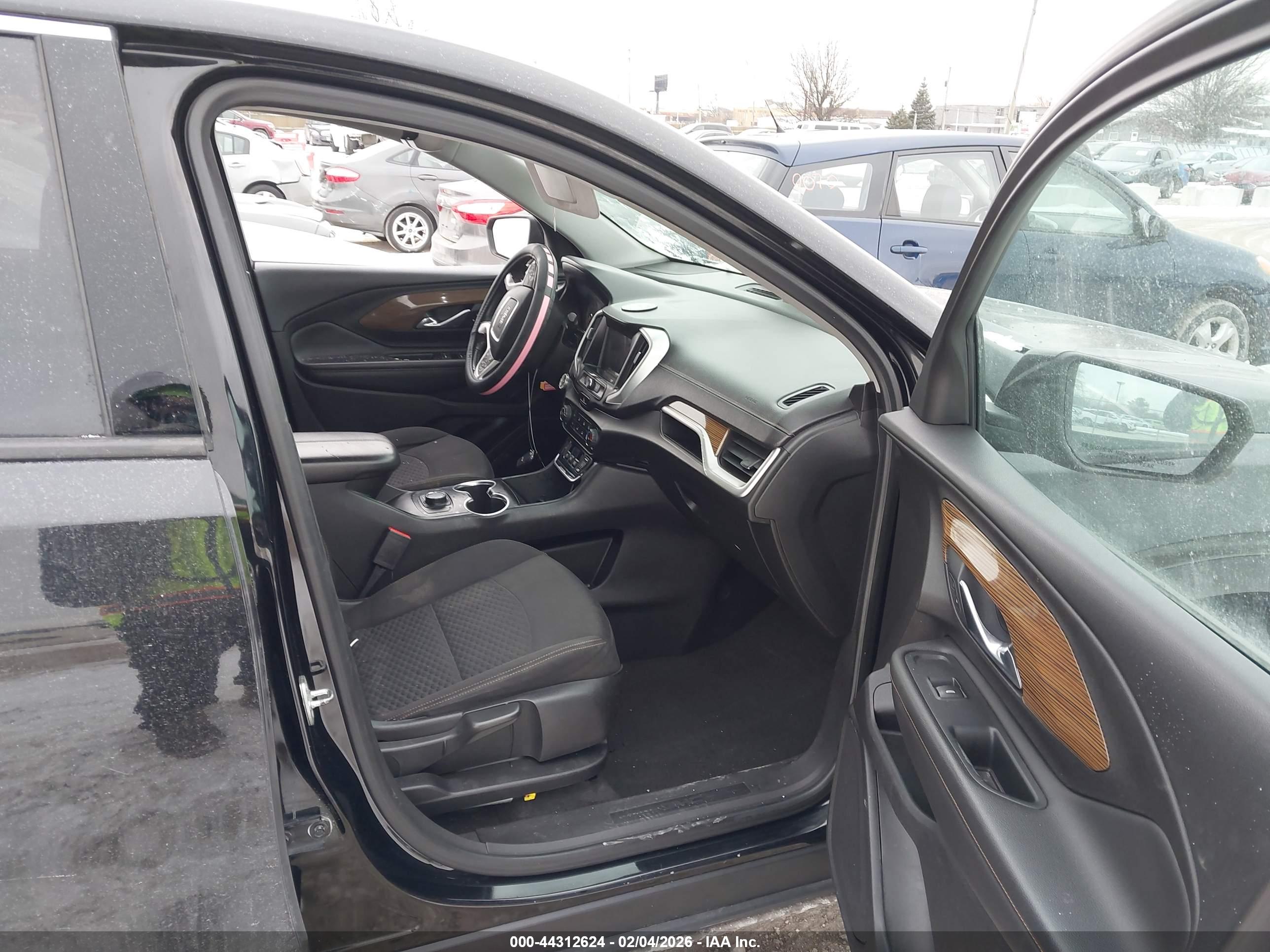 GMC TERRAIN image 5