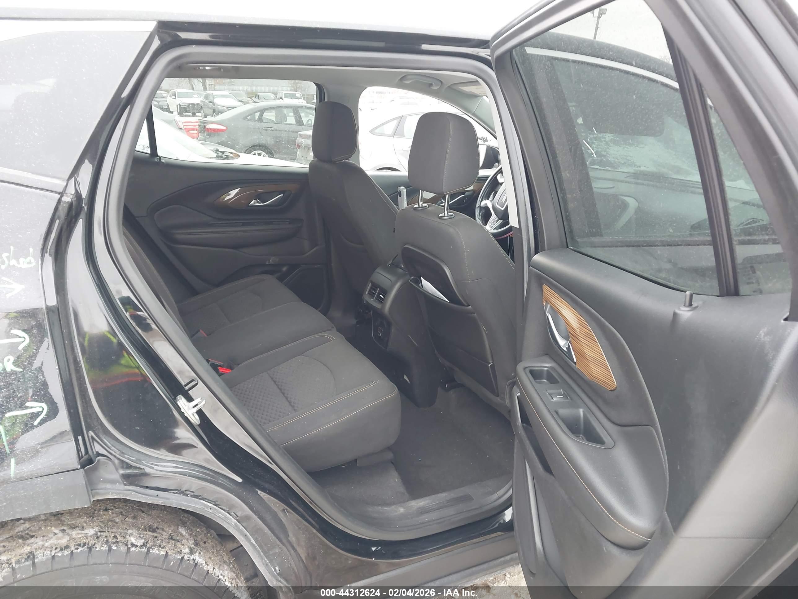 GMC TERRAIN image 8