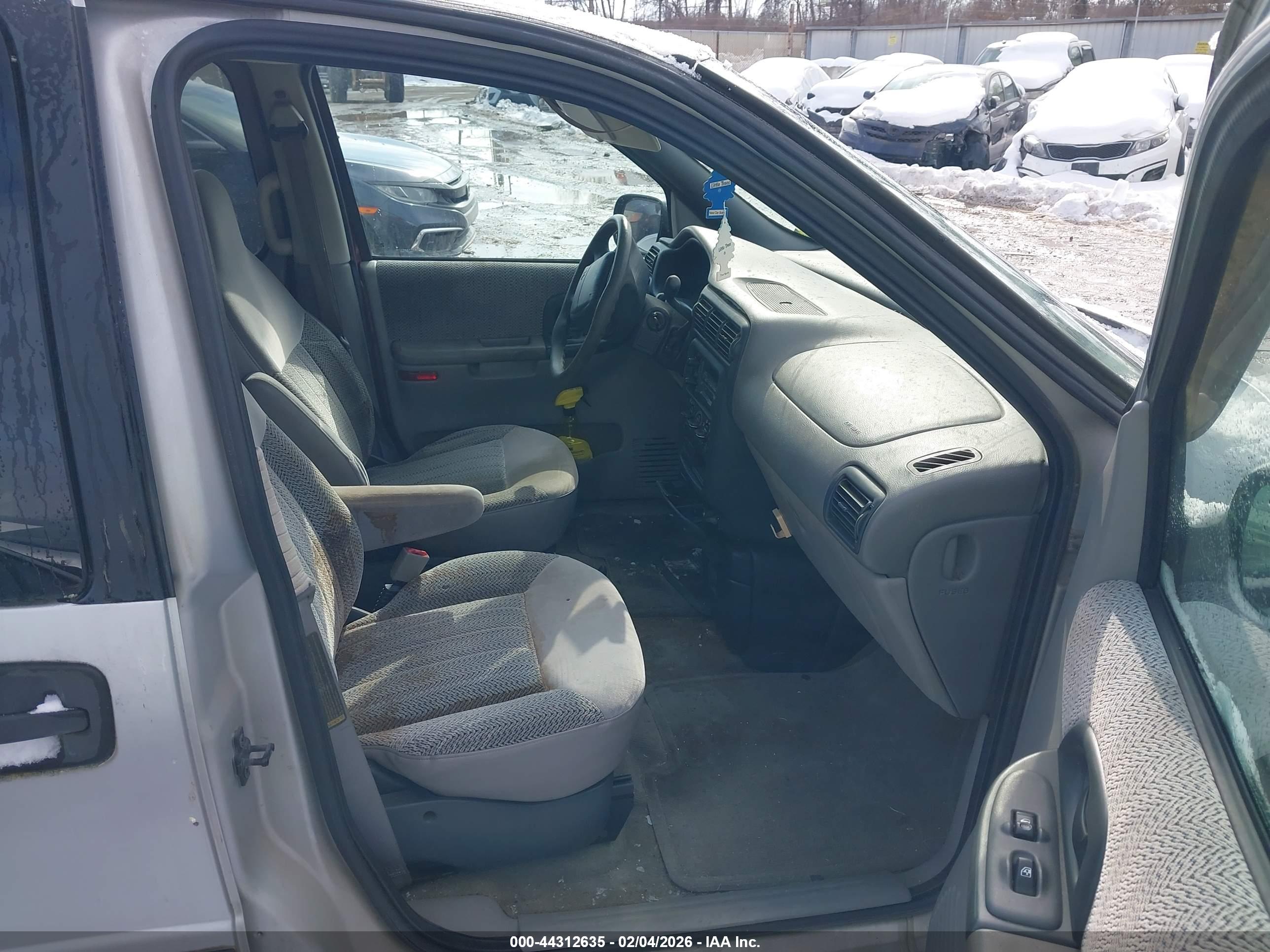 CHEVROLET VENTURE image 5