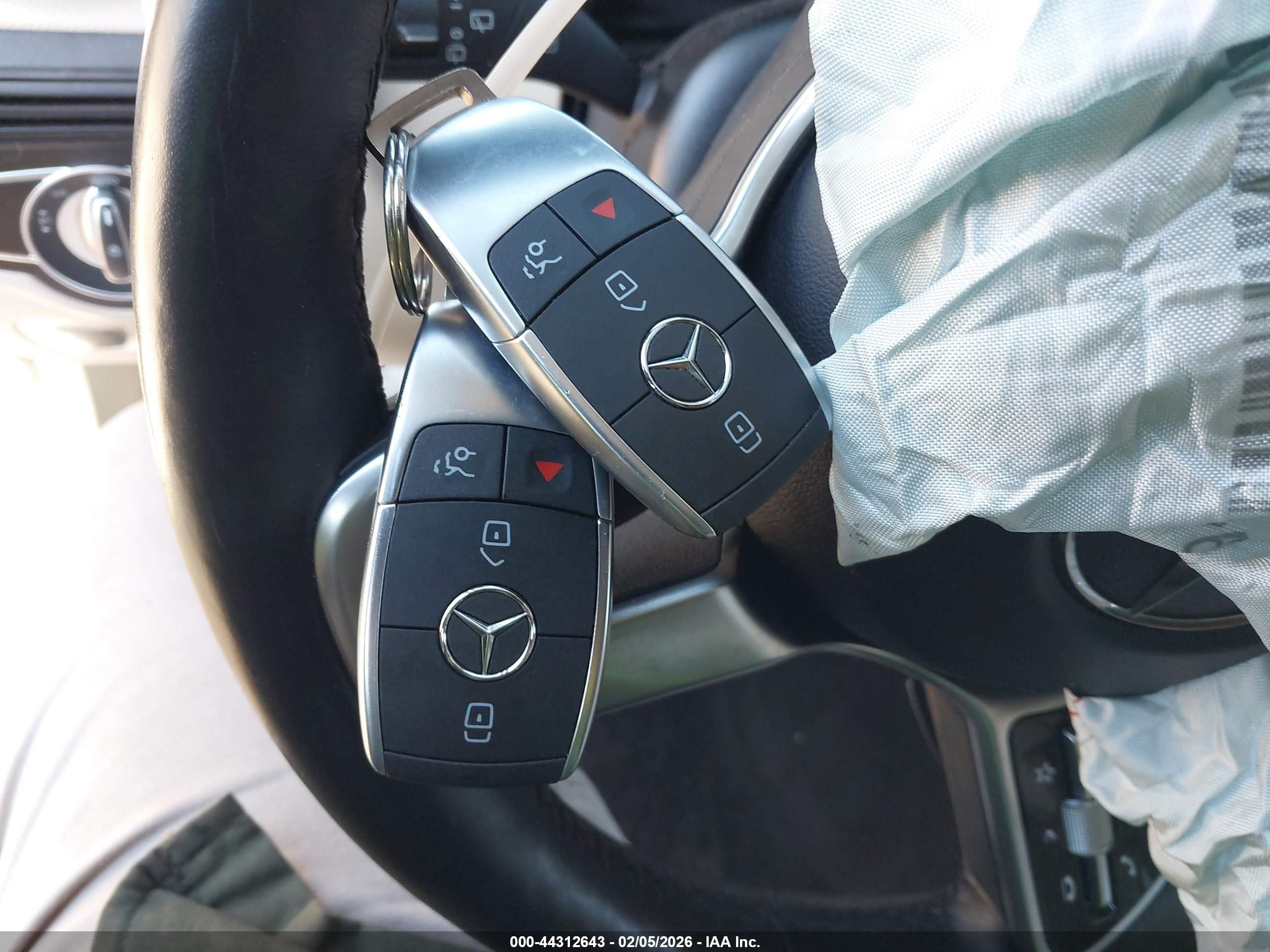 MERCEDES-BENZ GLC image 11