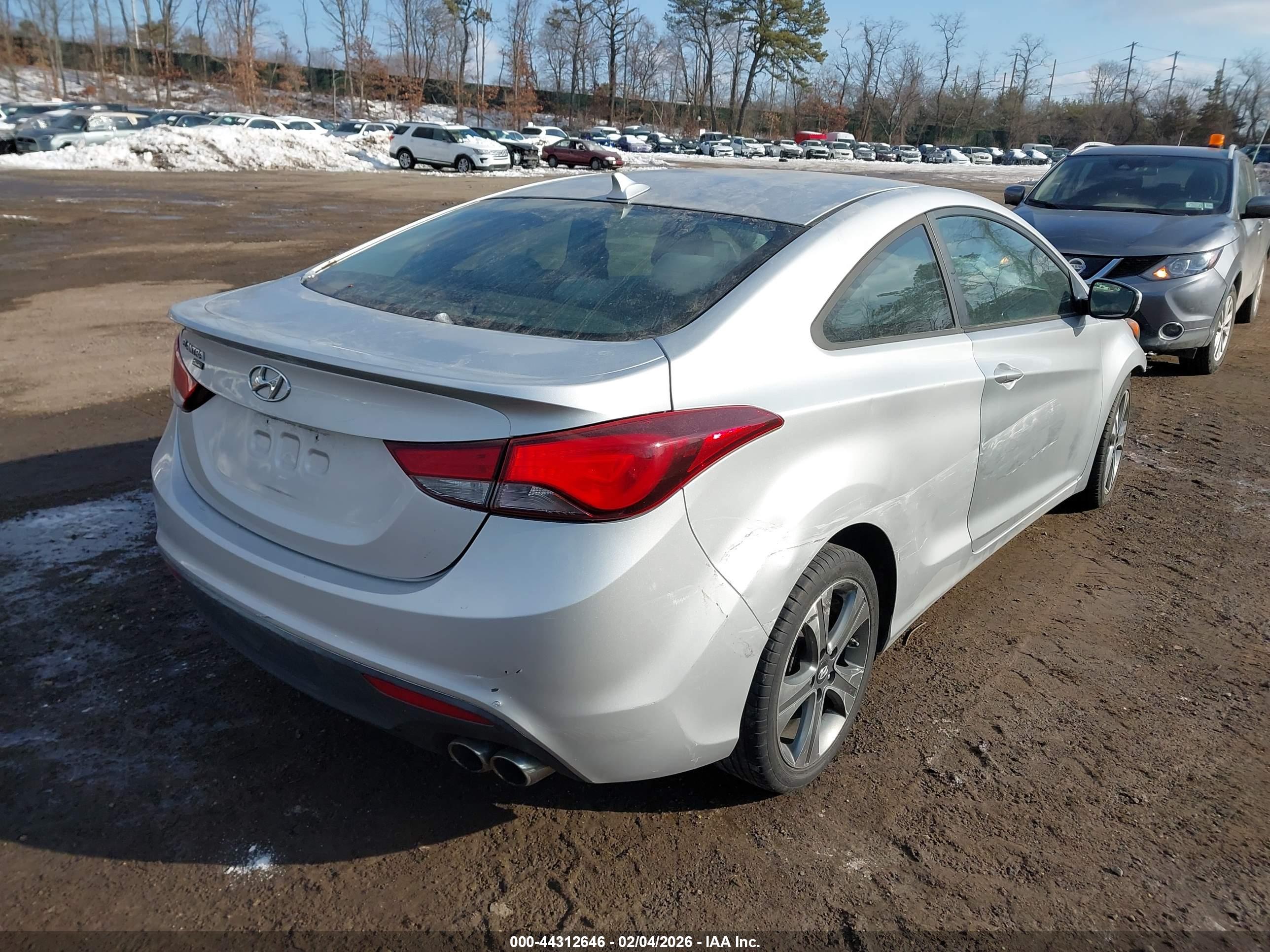 HYUNDAI ELANTRA image 4