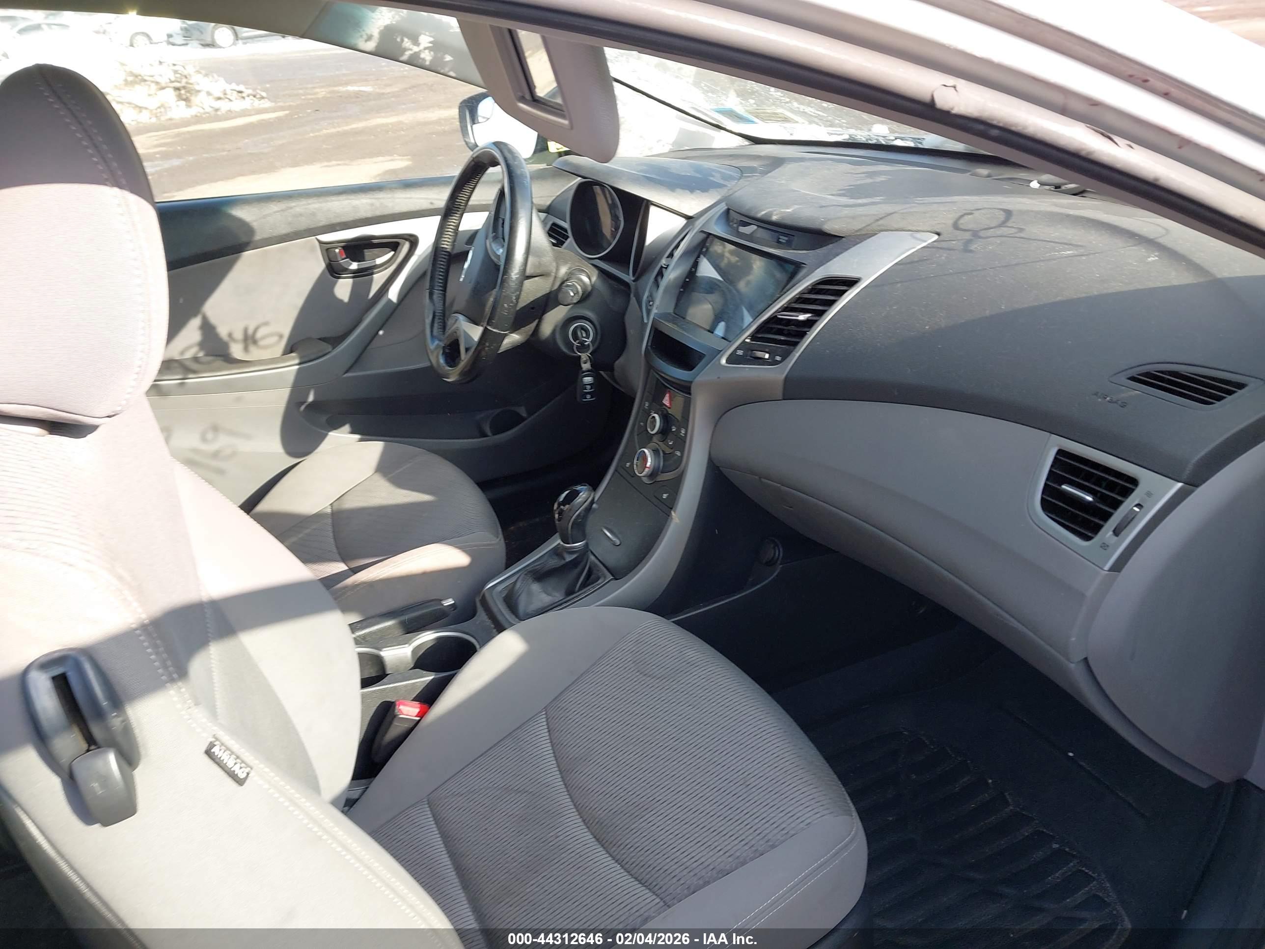 HYUNDAI ELANTRA image 5