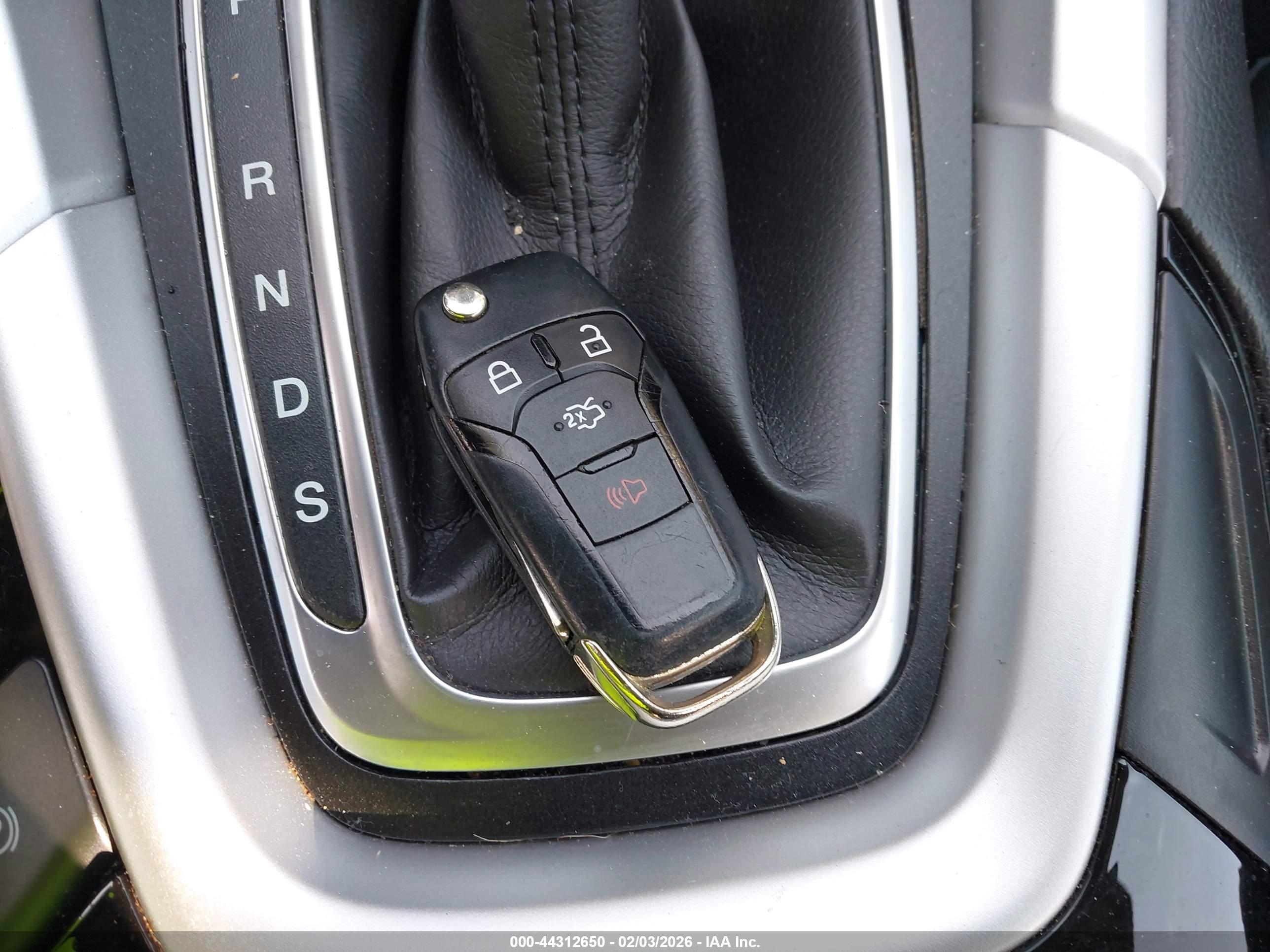 FORD FUSION image 11