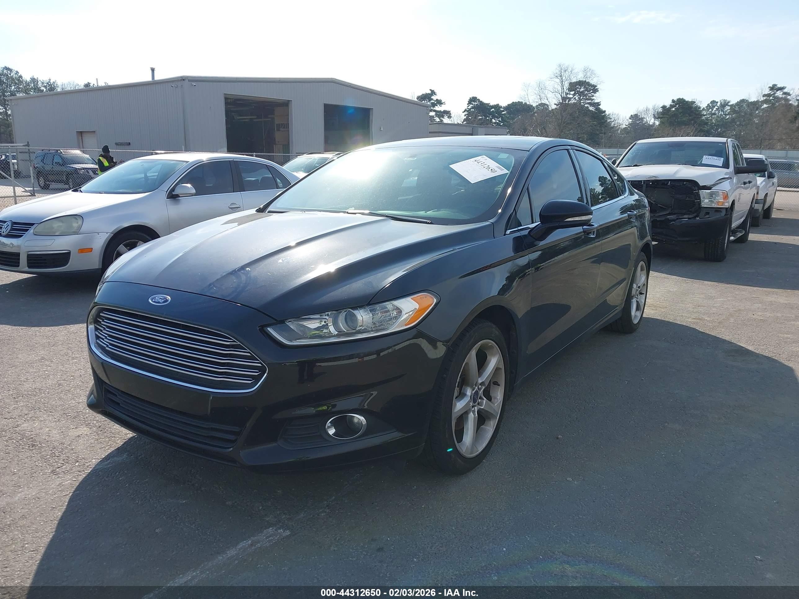 FORD FUSION image 2