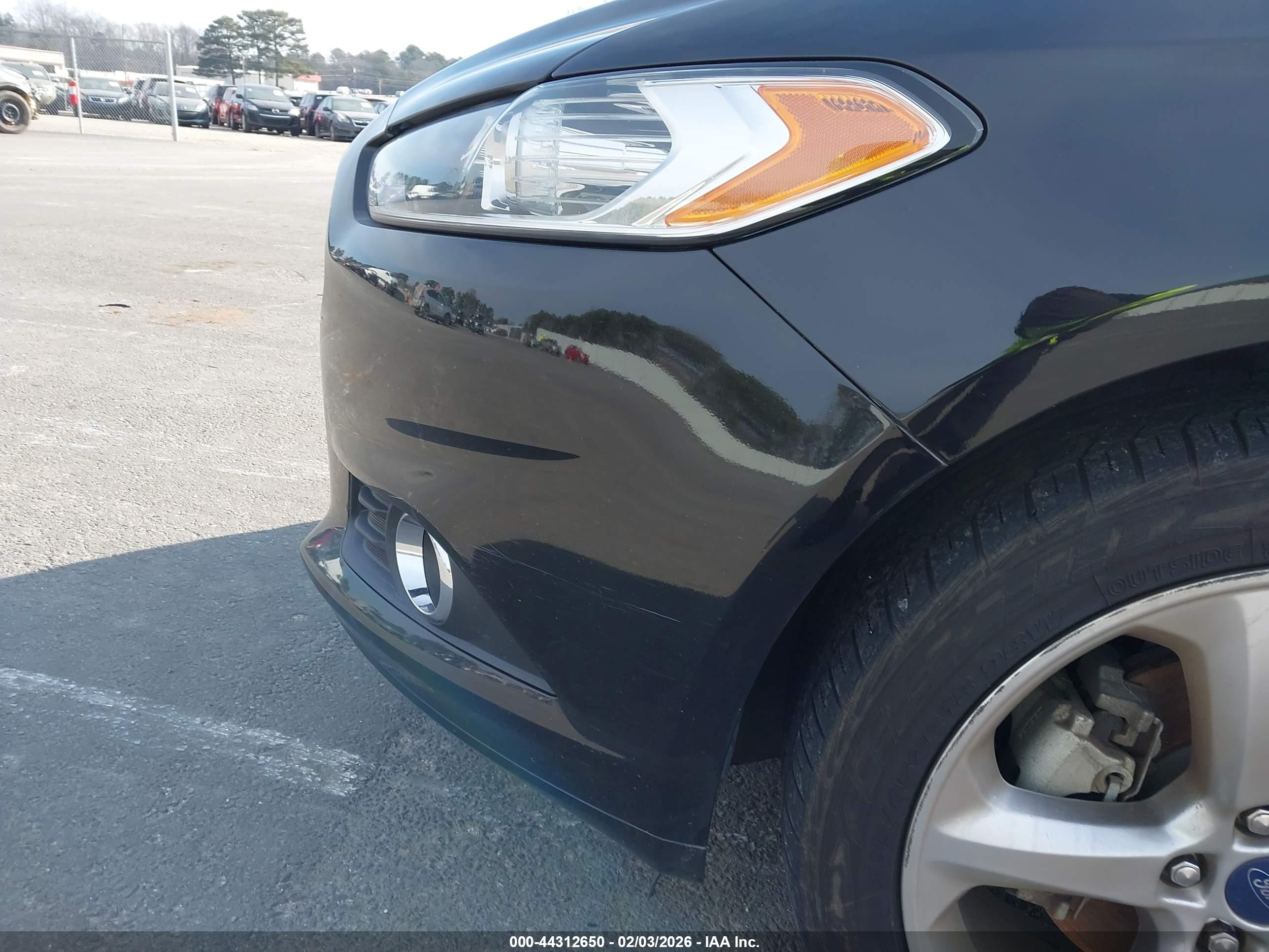 FORD FUSION image 6