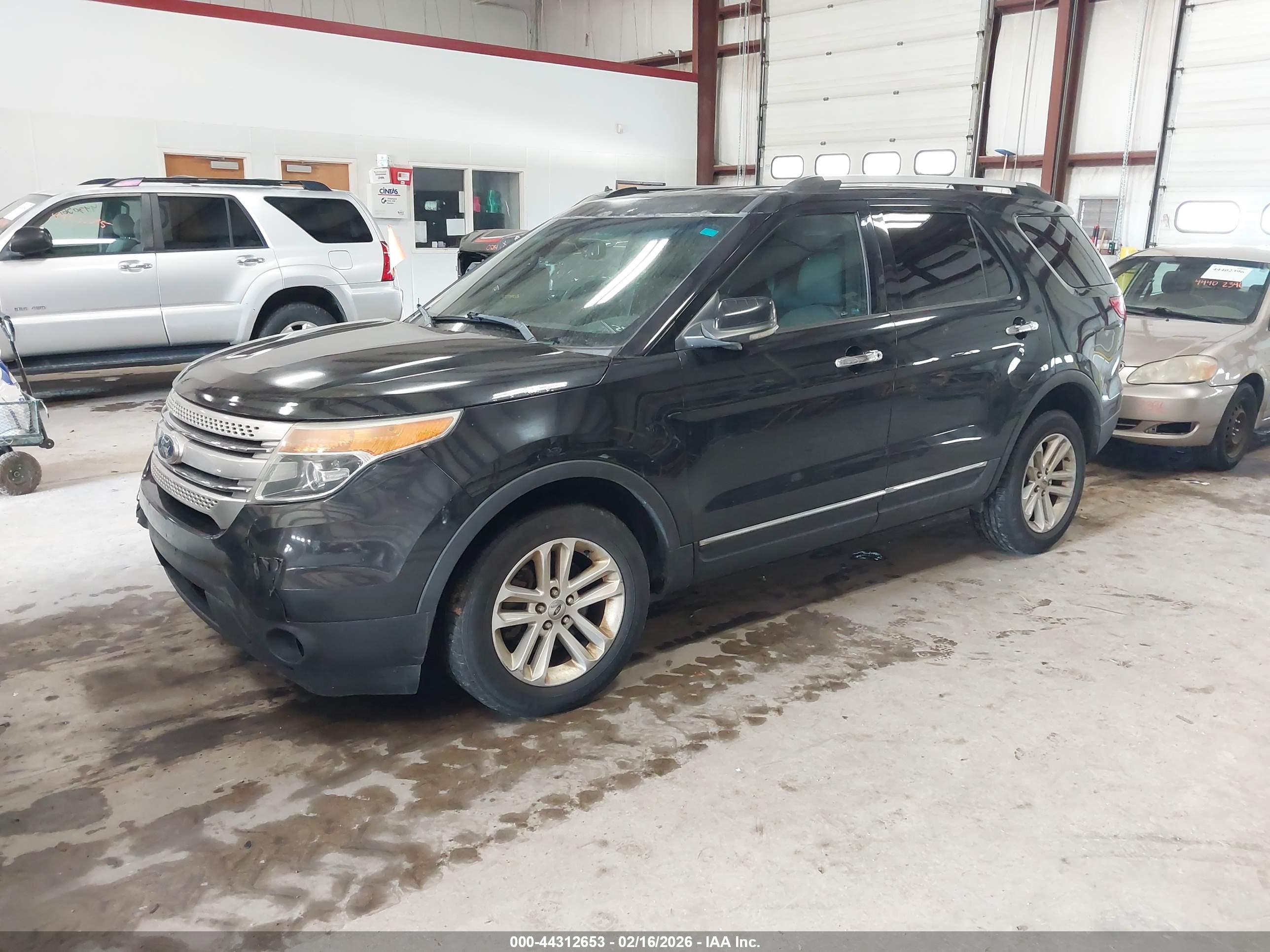 FORD EXPLORER image 2