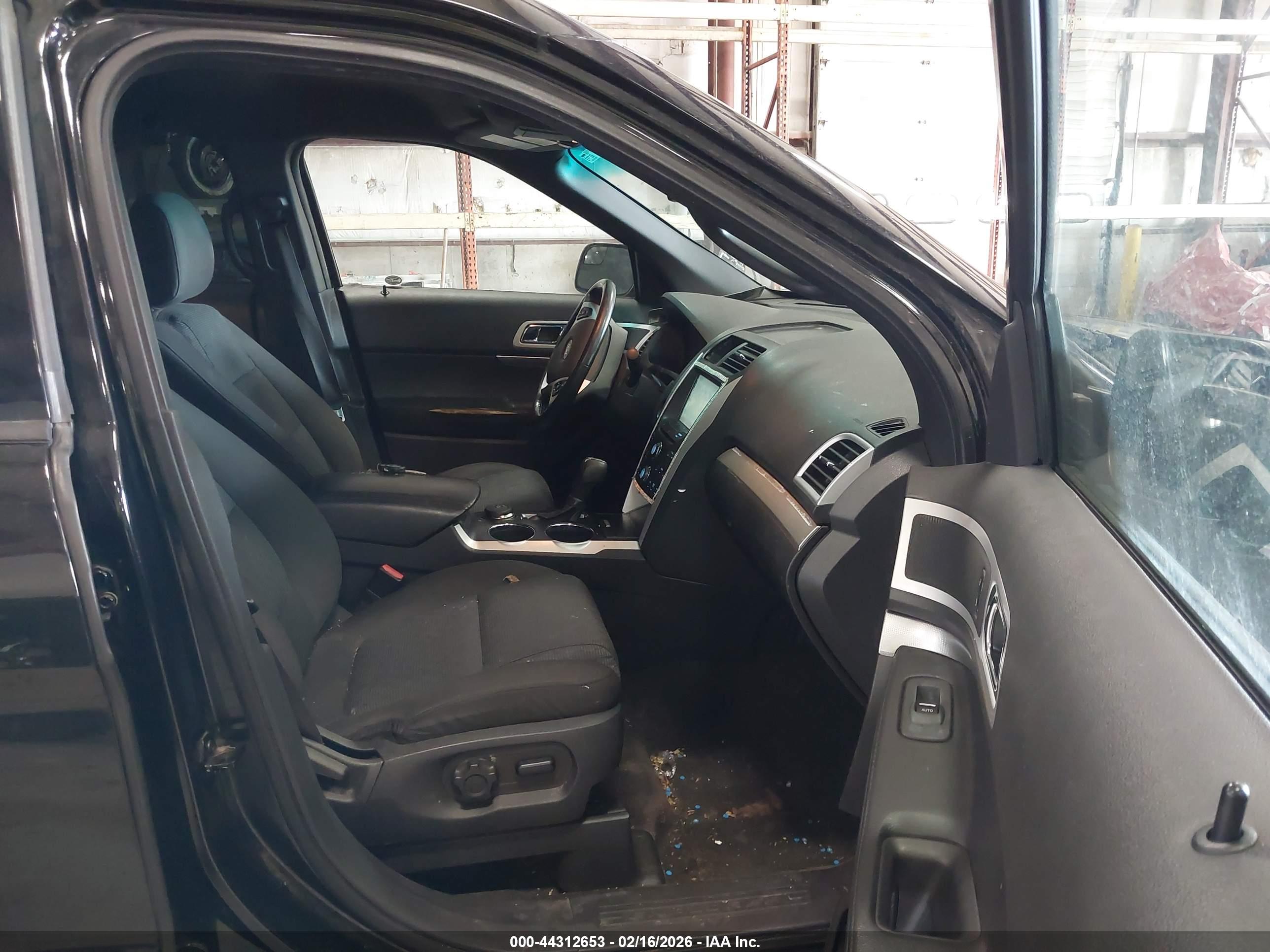 FORD EXPLORER image 5