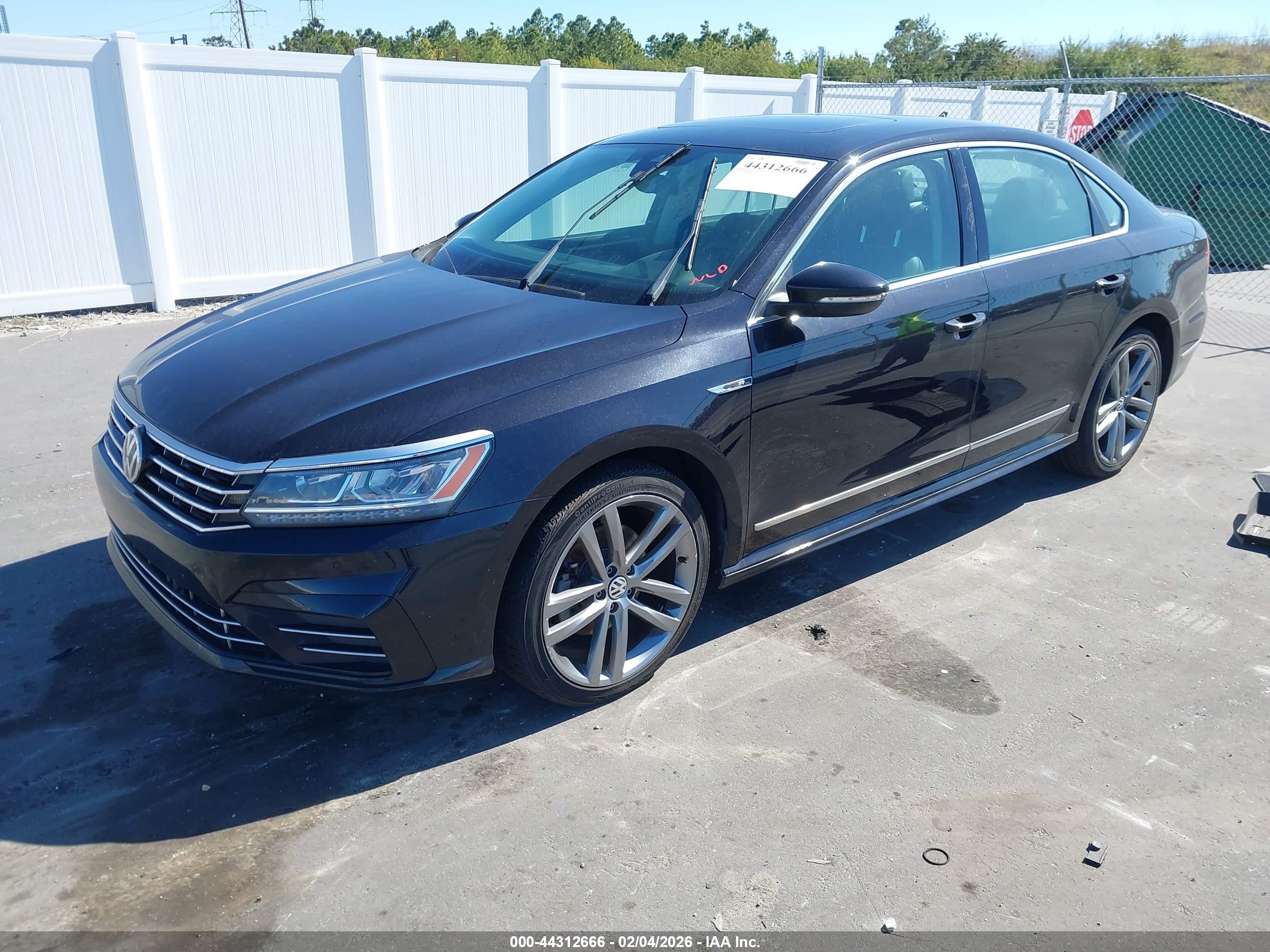 VOLKSWAGEN PASSAT image 2