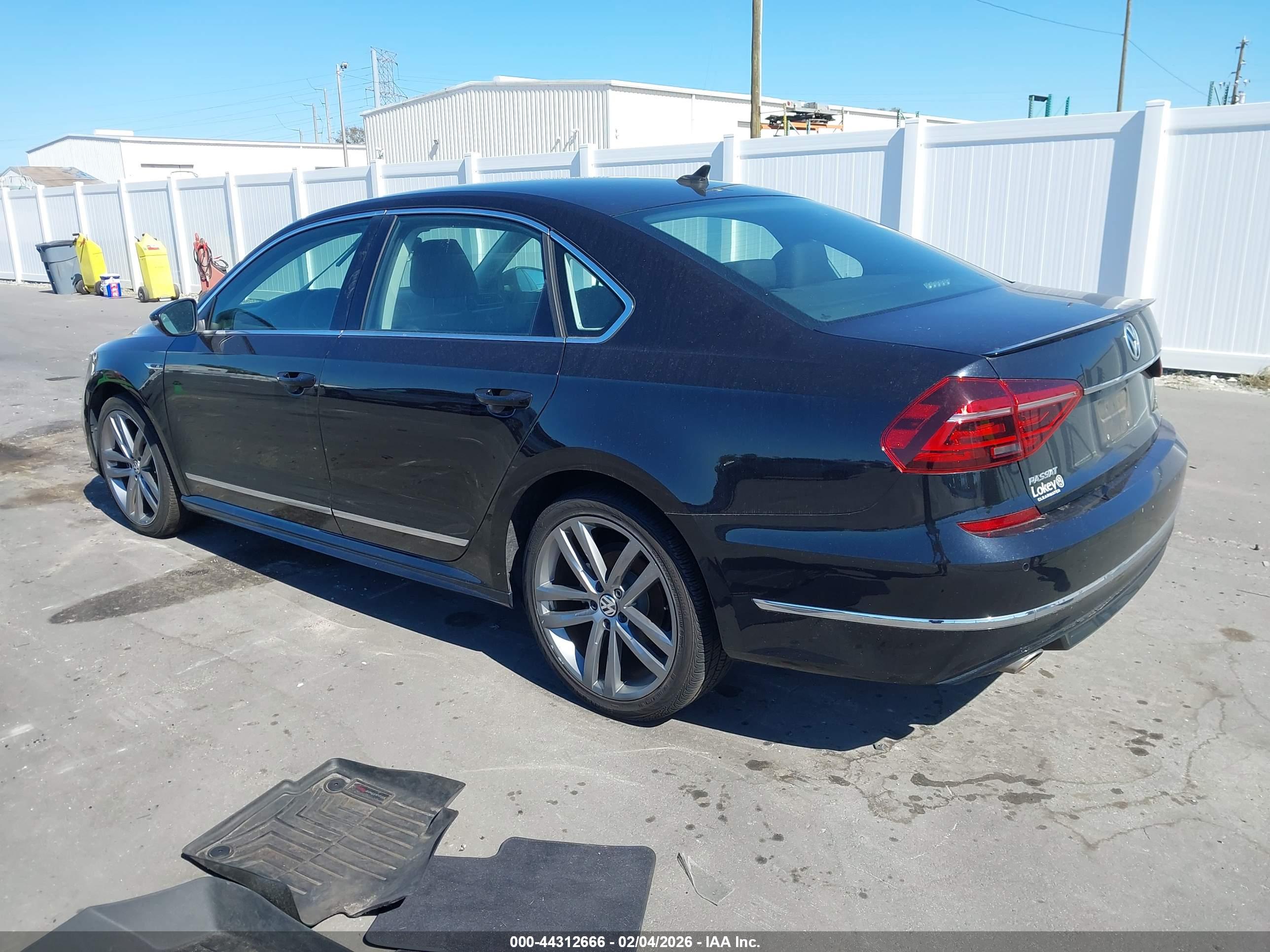 VOLKSWAGEN PASSAT image 3