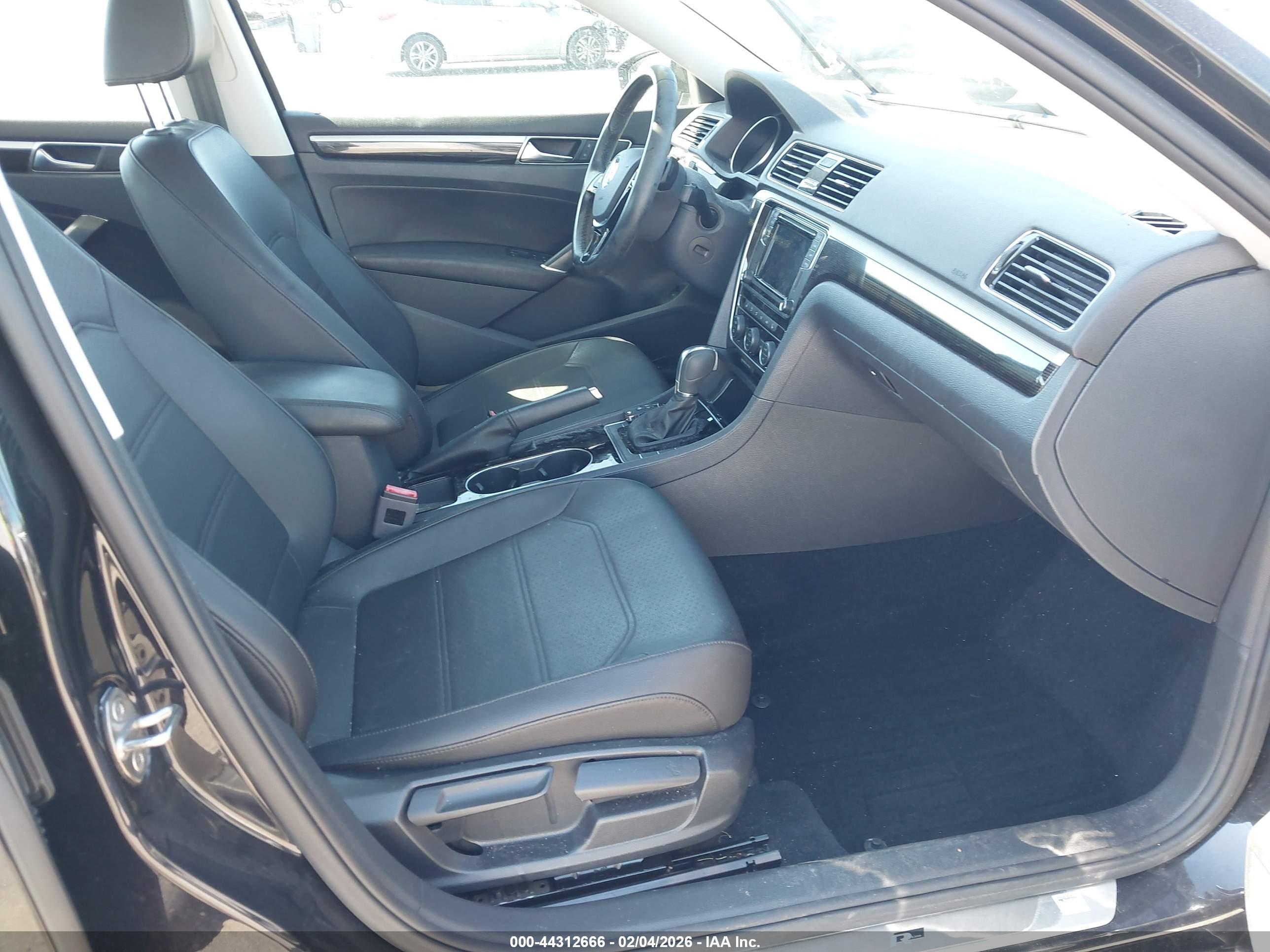 VOLKSWAGEN PASSAT image 5