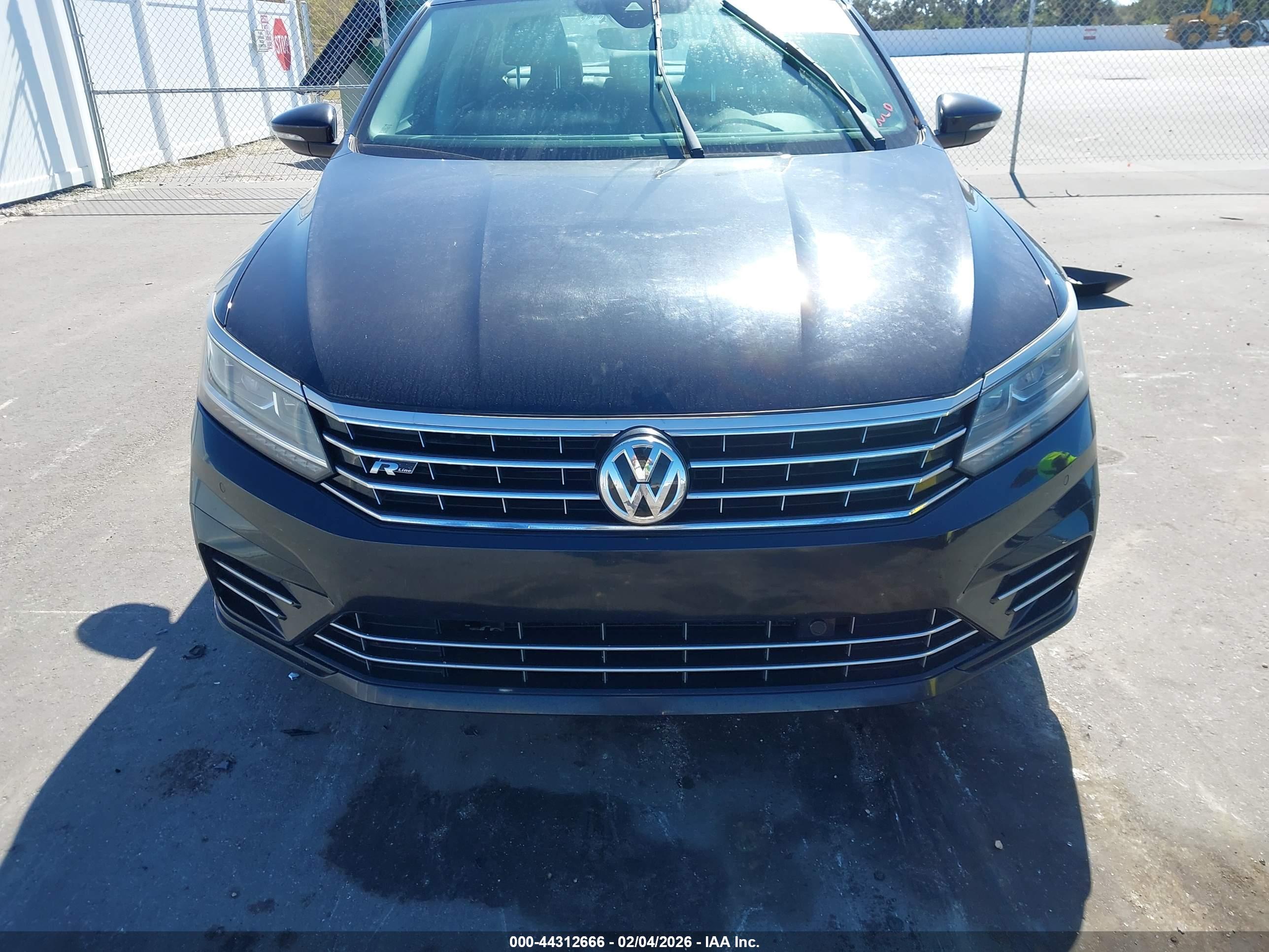 VOLKSWAGEN PASSAT image 6
