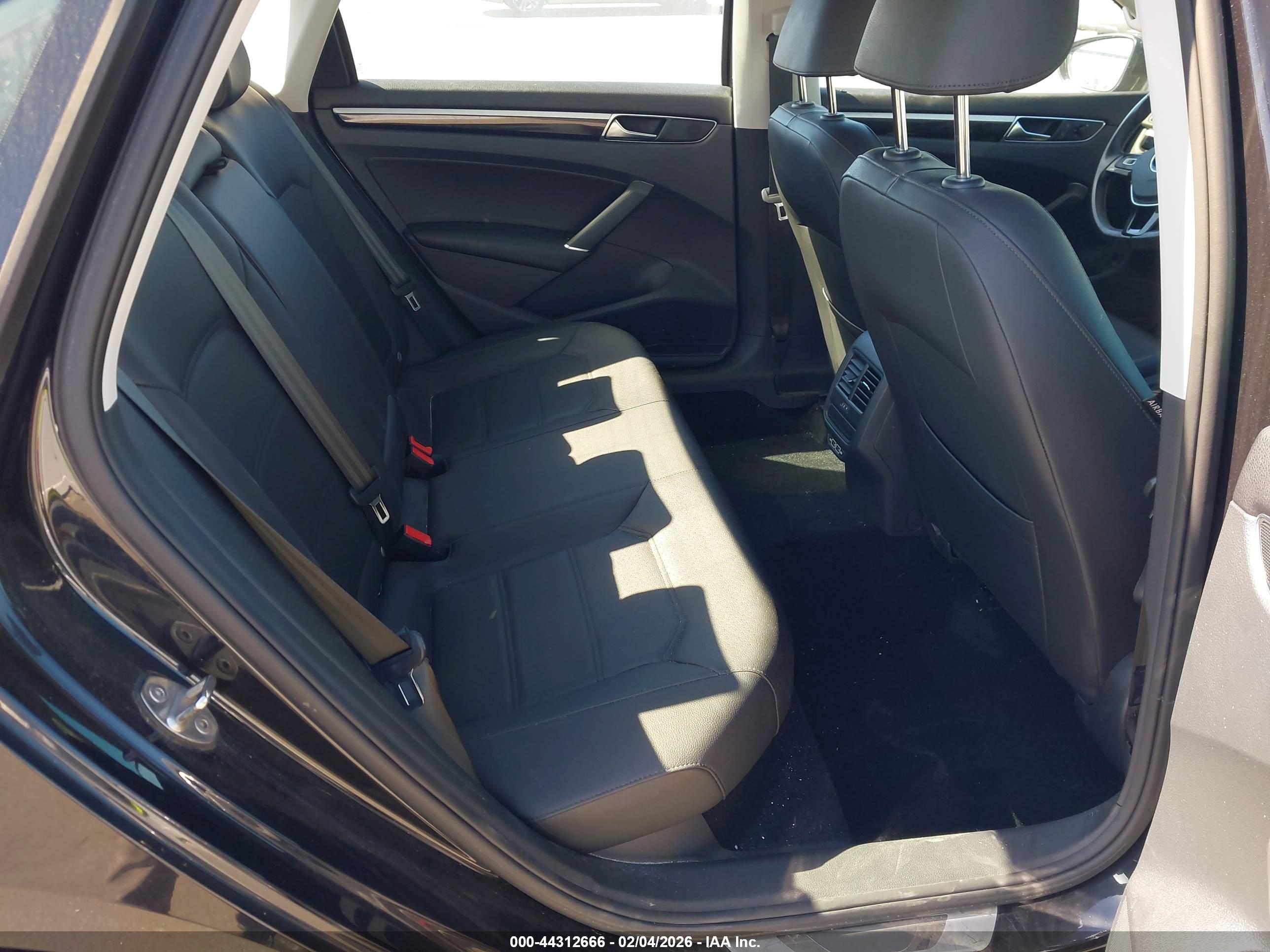 VOLKSWAGEN PASSAT image 8