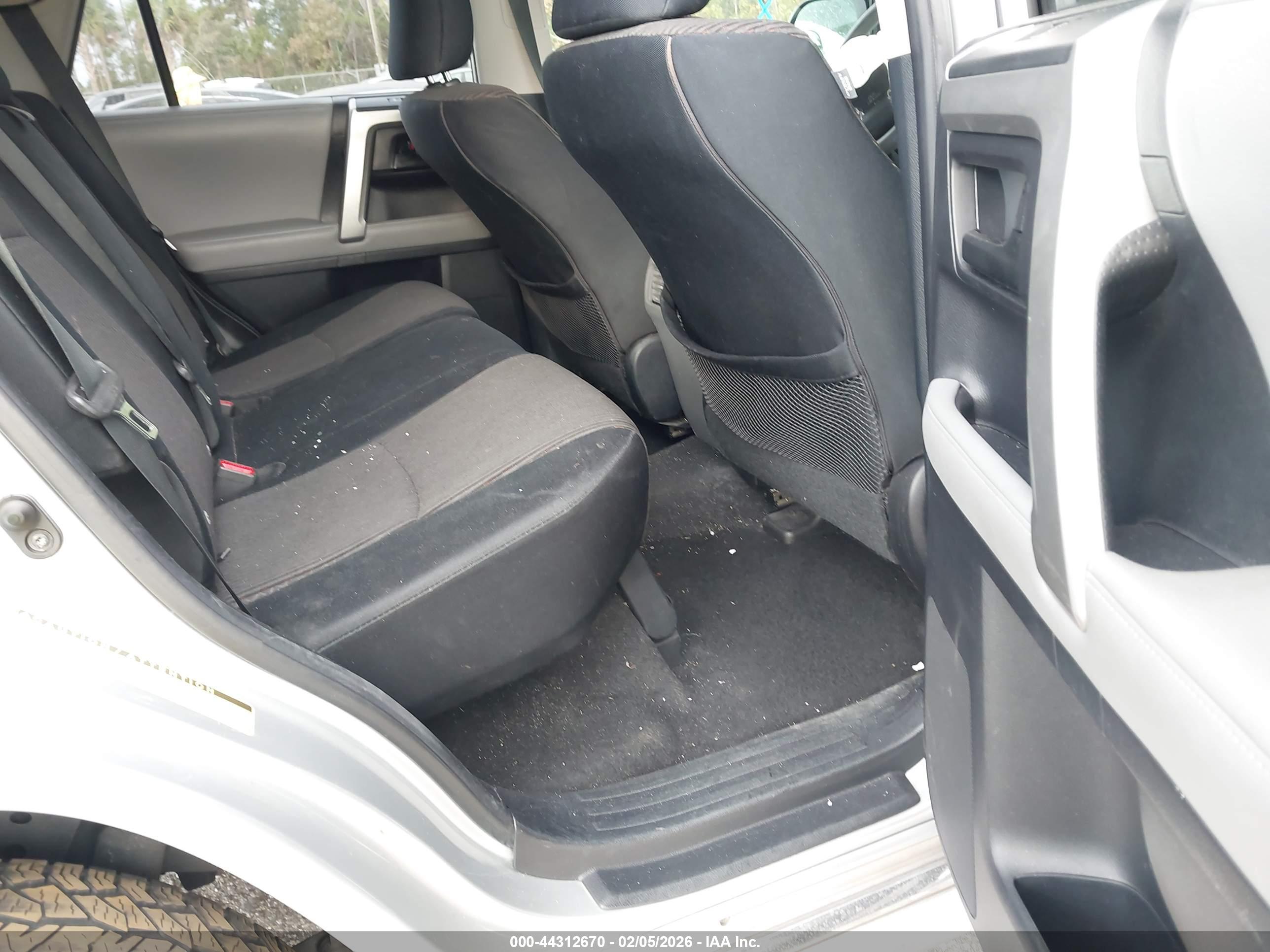 TOYOTA 4RUNNER image 8