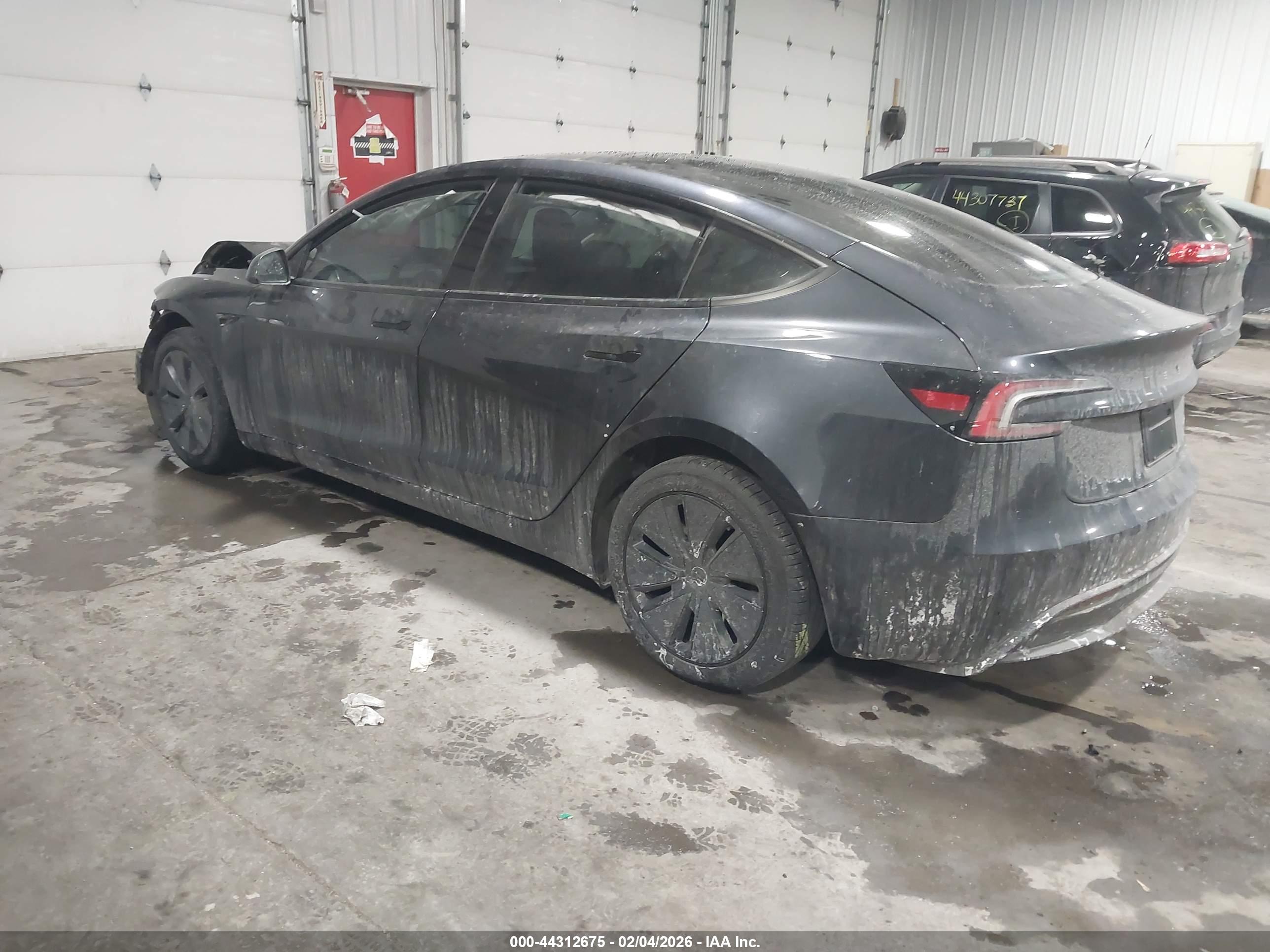 TESLA MODEL image 3
