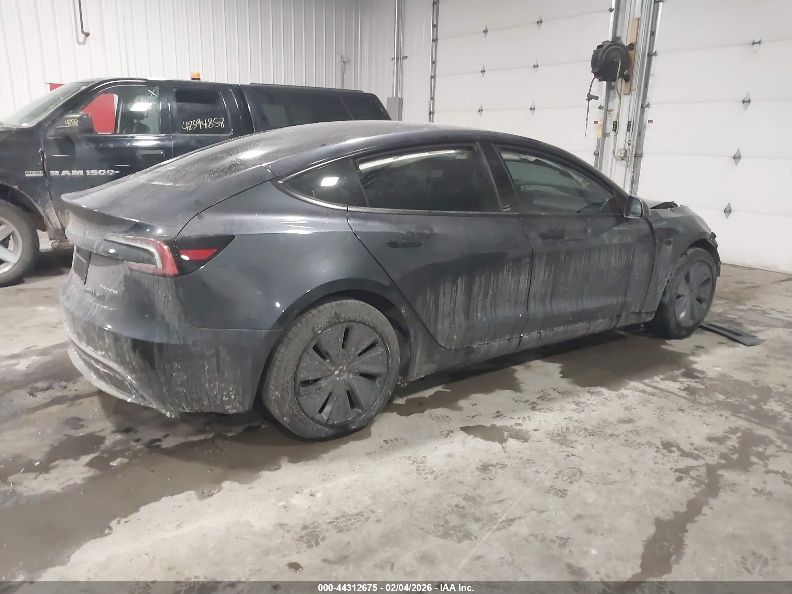 TESLA MODEL image 4