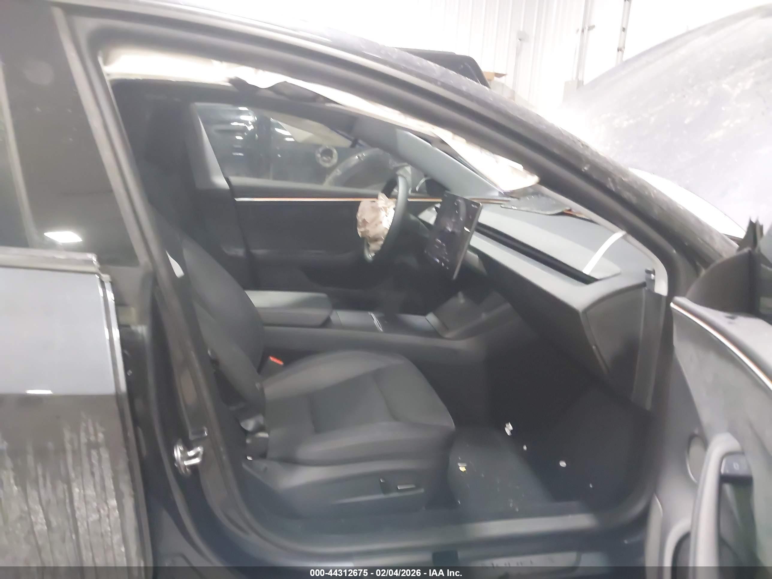 TESLA MODEL image 5
