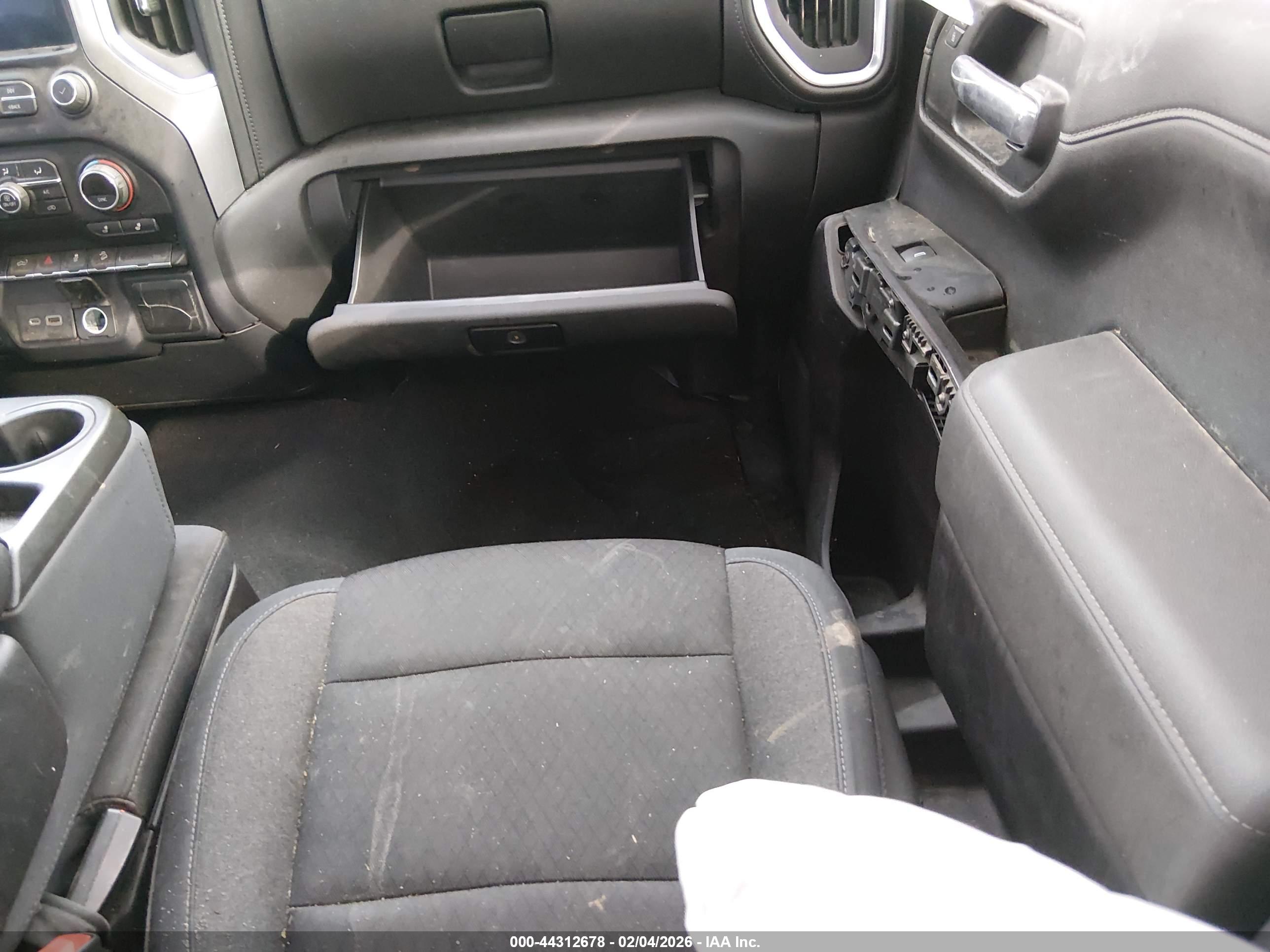 CHEVROLET SILVERADO image 5
