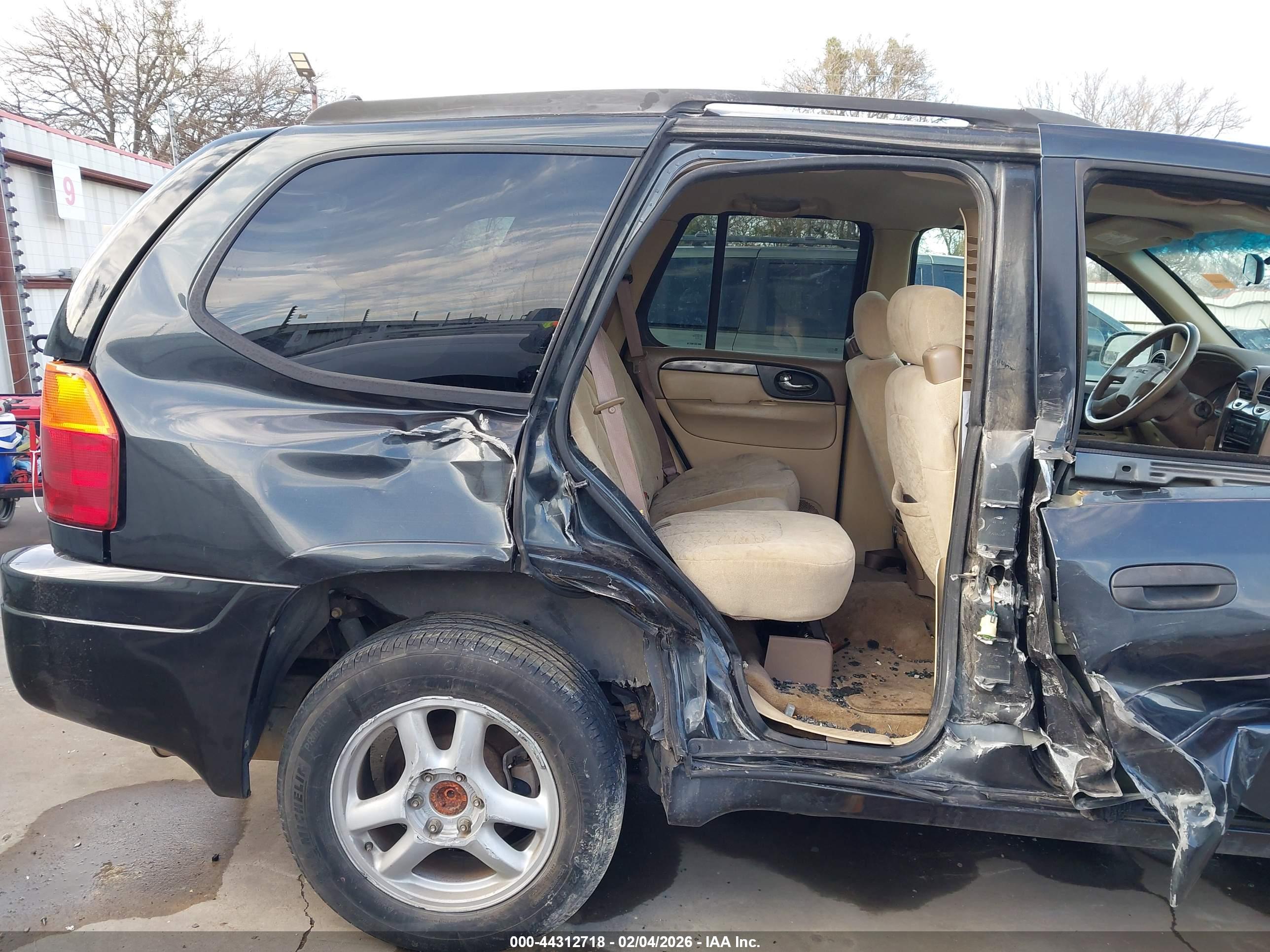 GMC ENVOY image 6