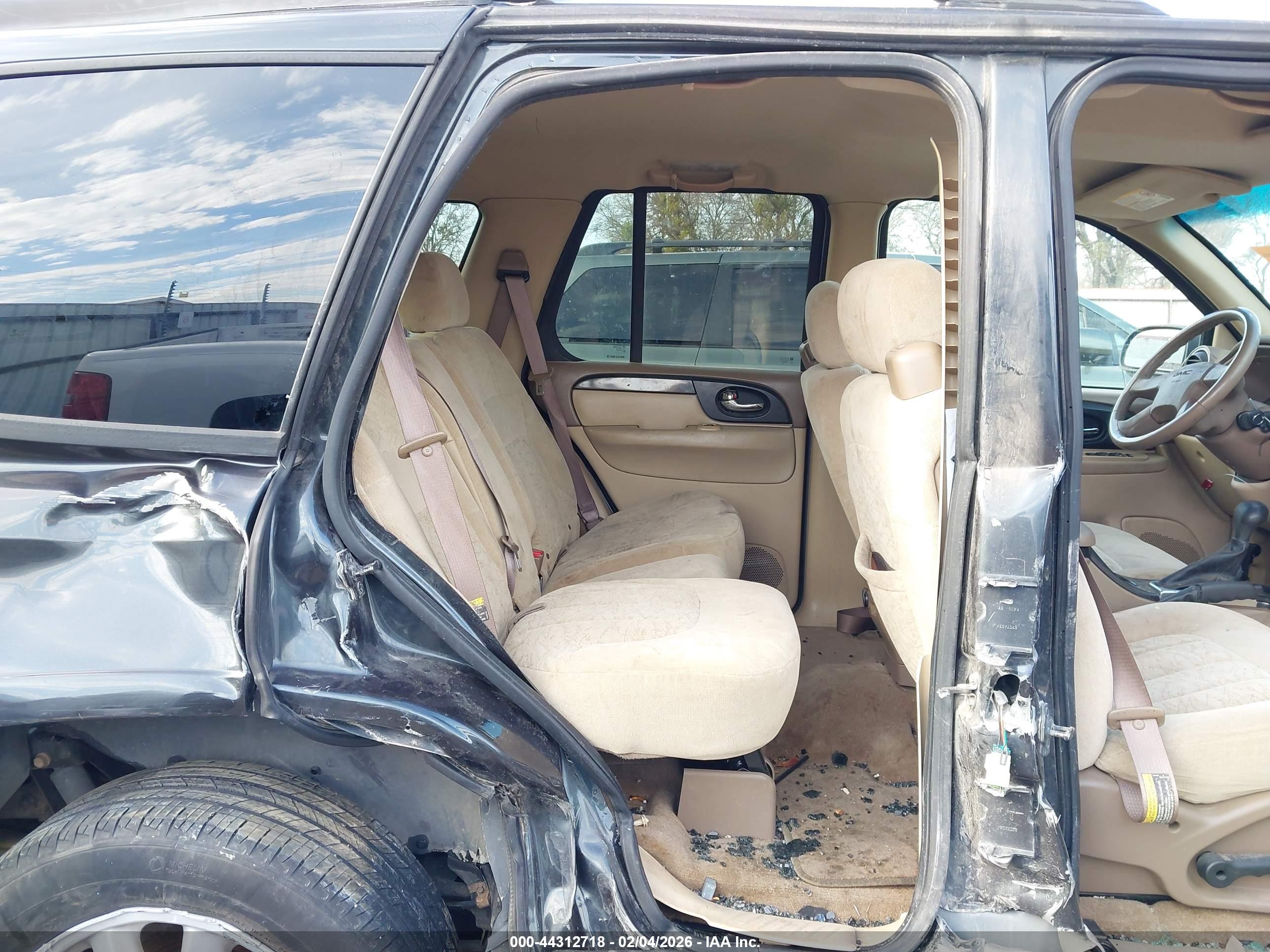 GMC ENVOY image 8