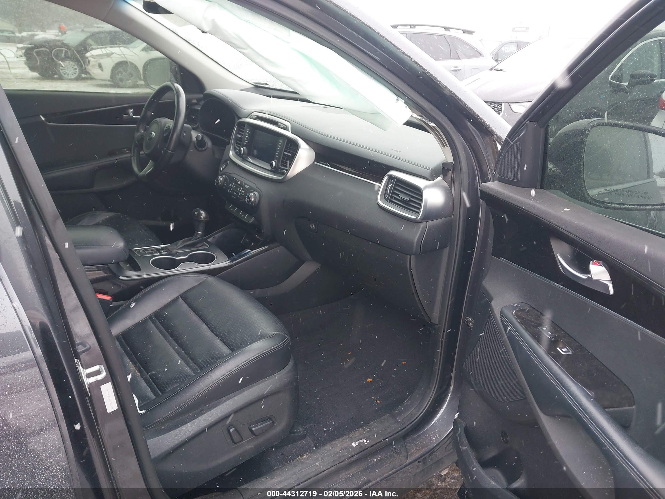 KIA SORENTO image 5