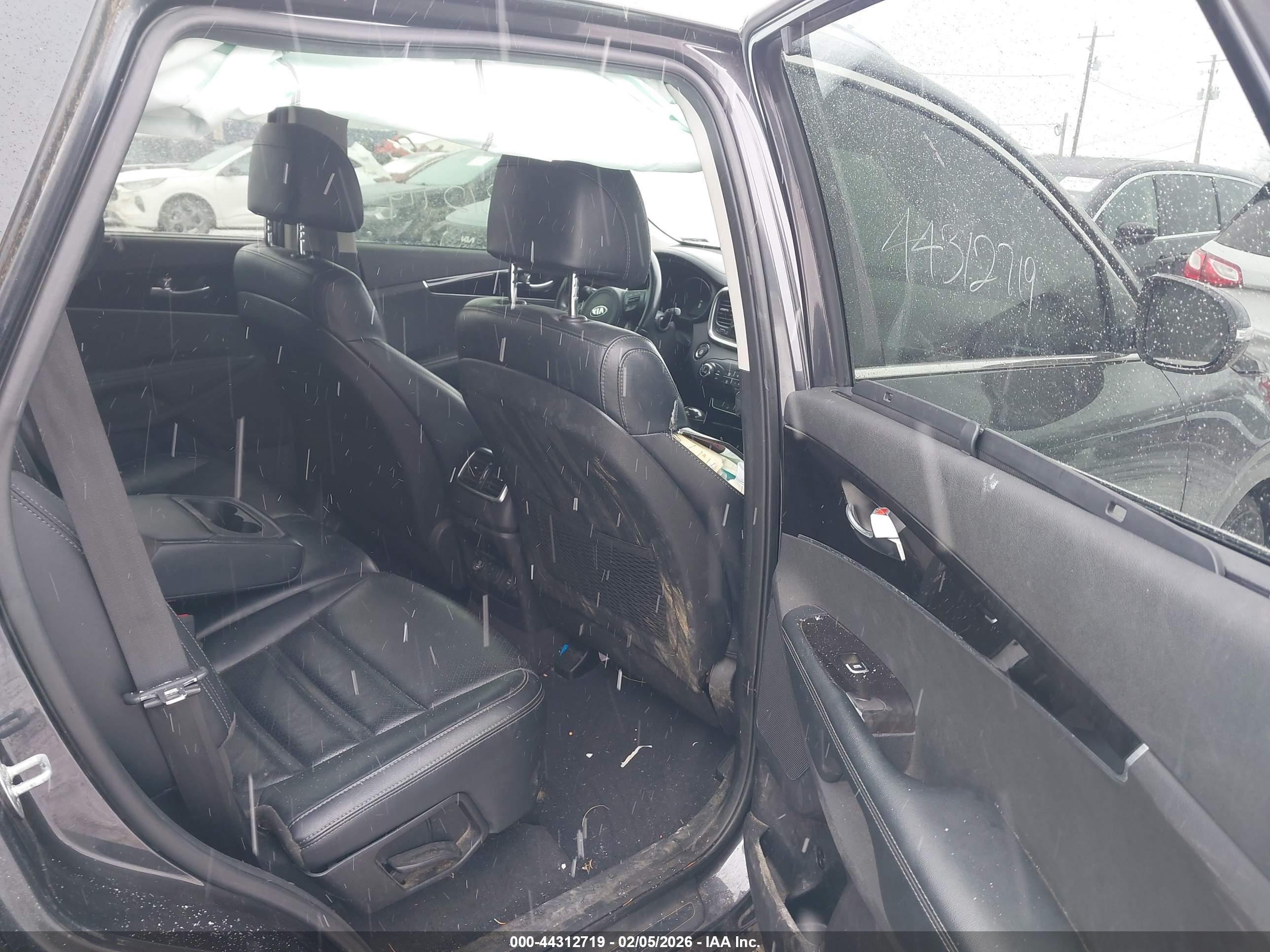 KIA SORENTO image 8