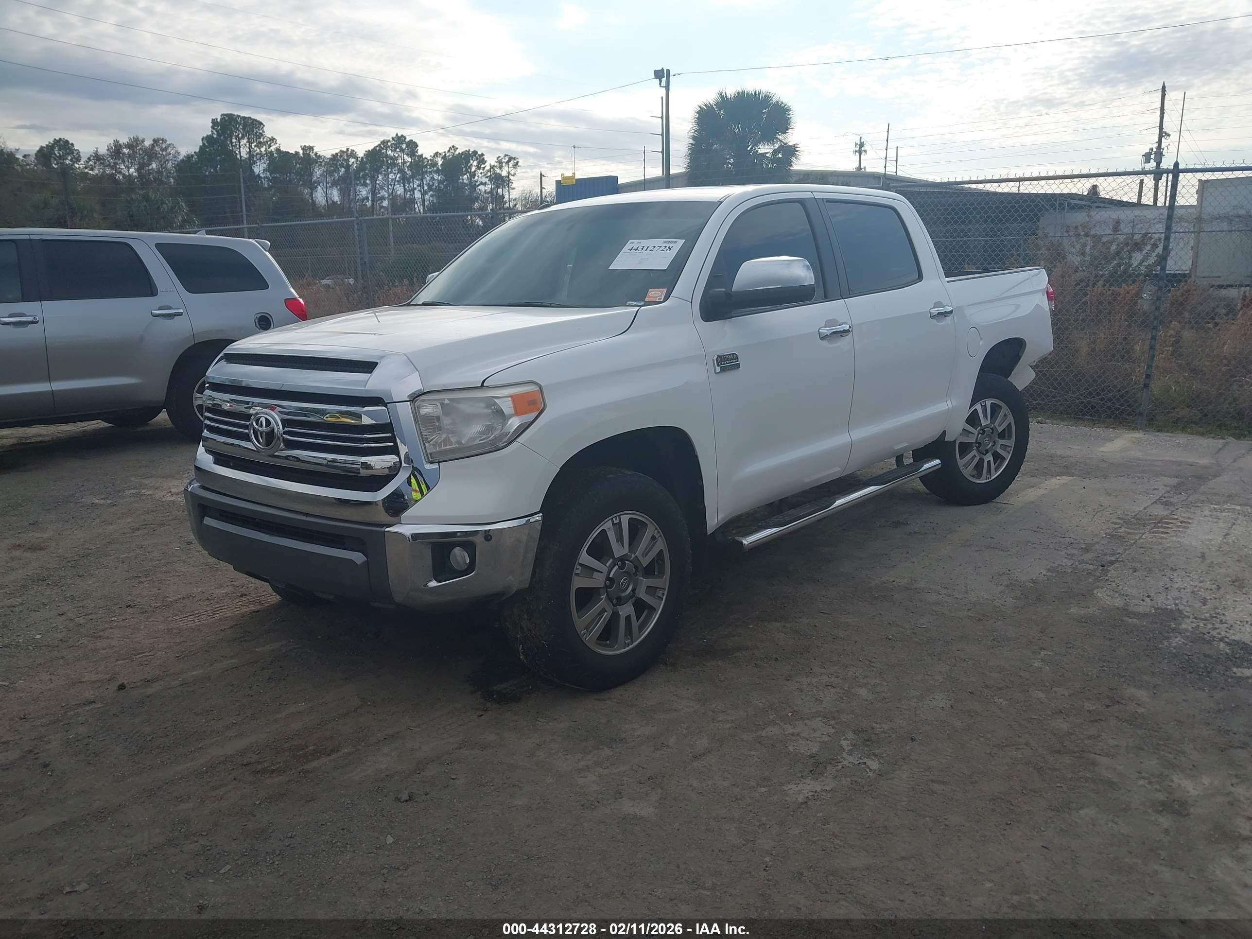 TOYOTA TUNDRA image 2