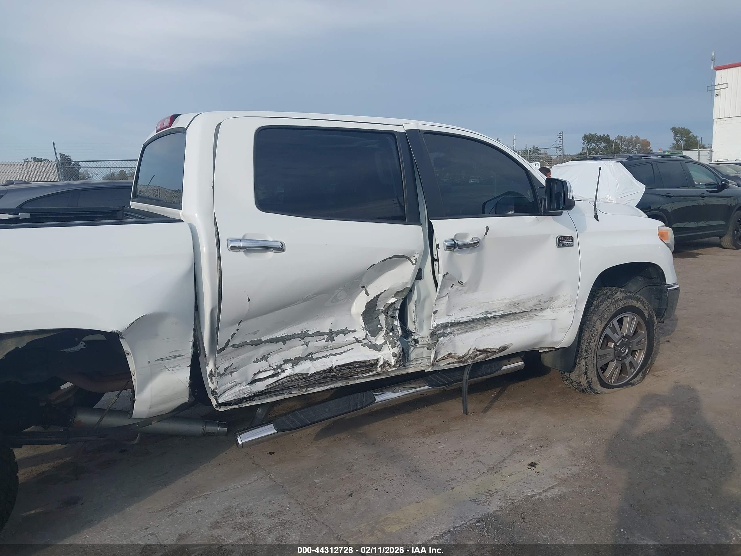 TOYOTA TUNDRA image 6