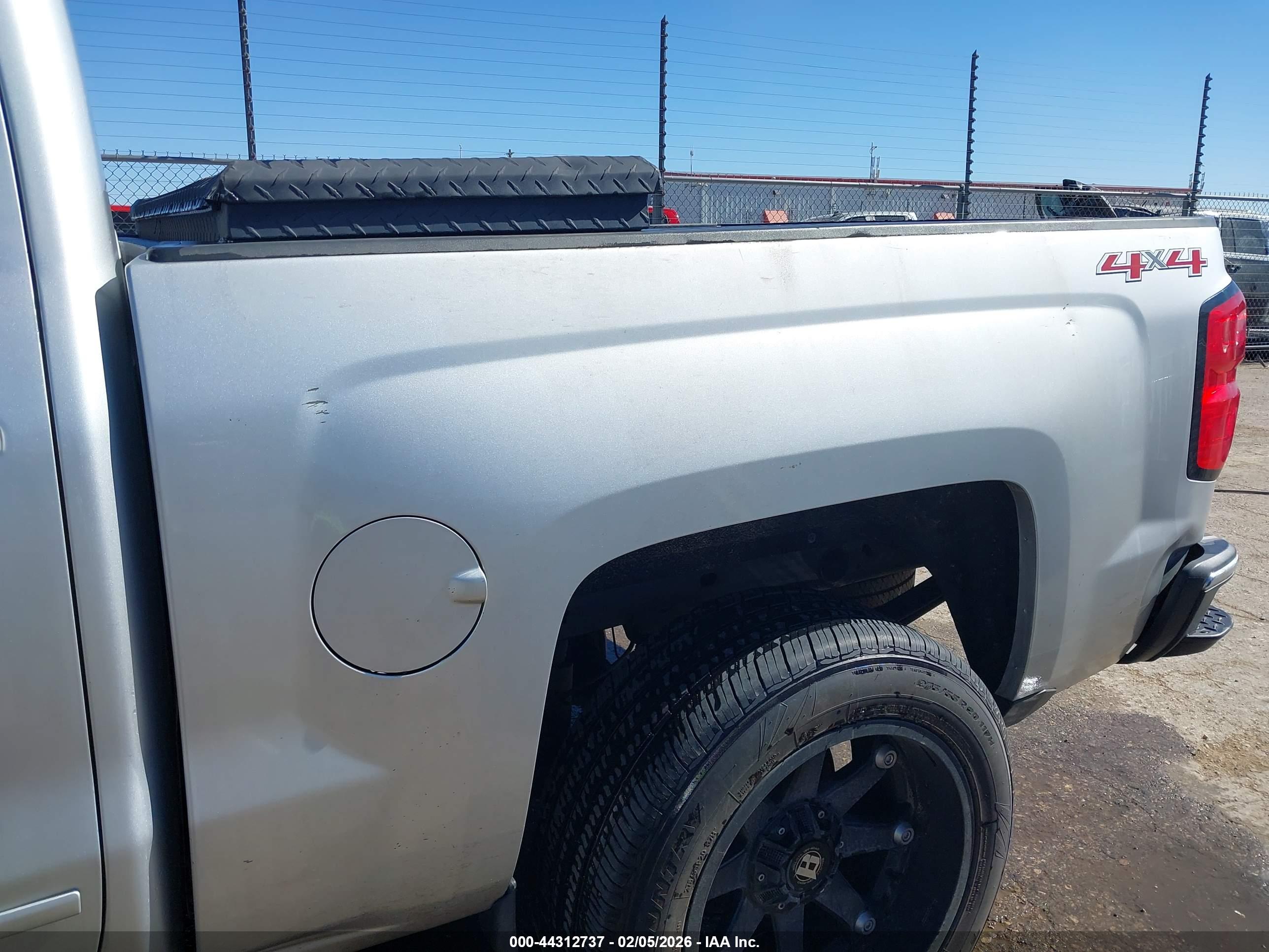 CHEVROLET SILVERADO image 6
