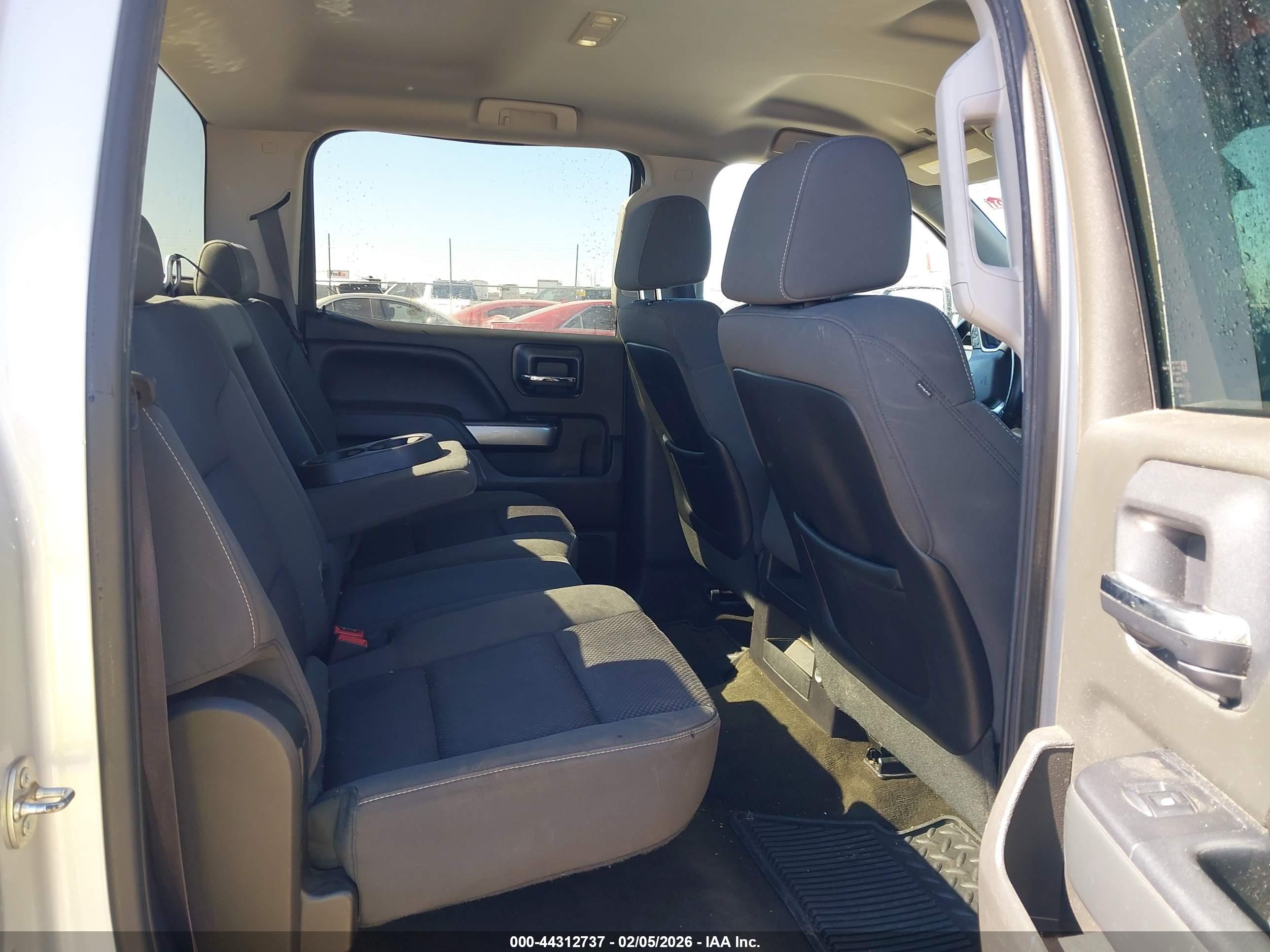 CHEVROLET SILVERADO image 8
