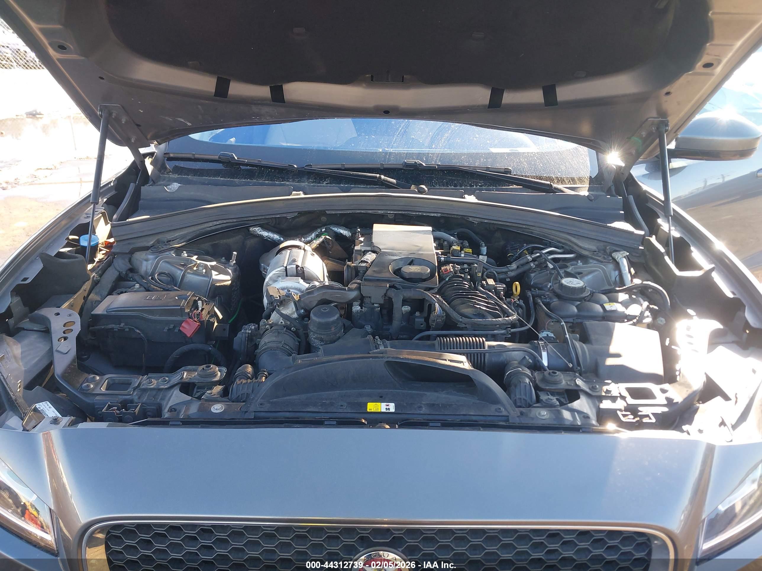 JAGUAR F-PACE image 10