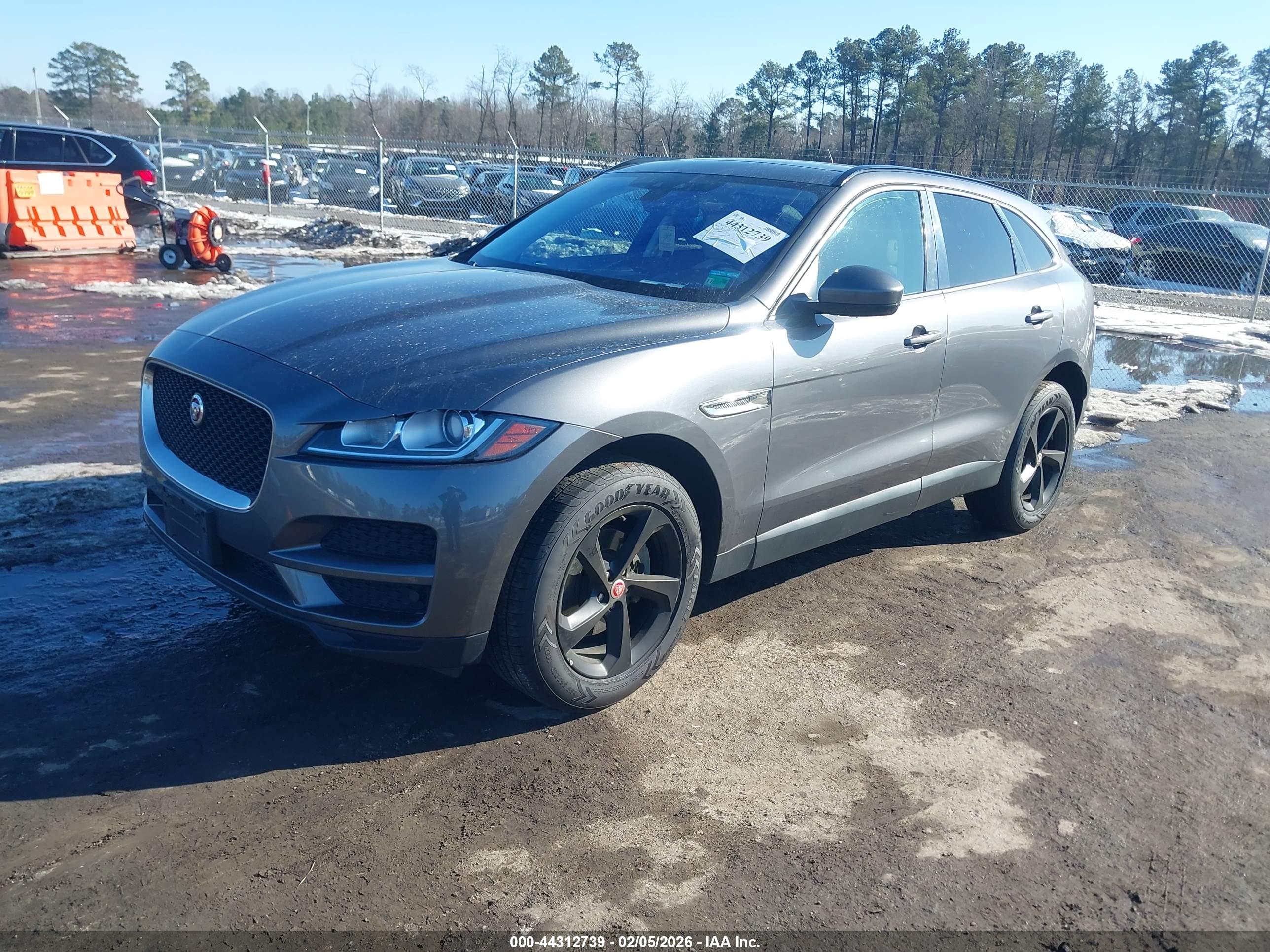 JAGUAR F-PACE image 2