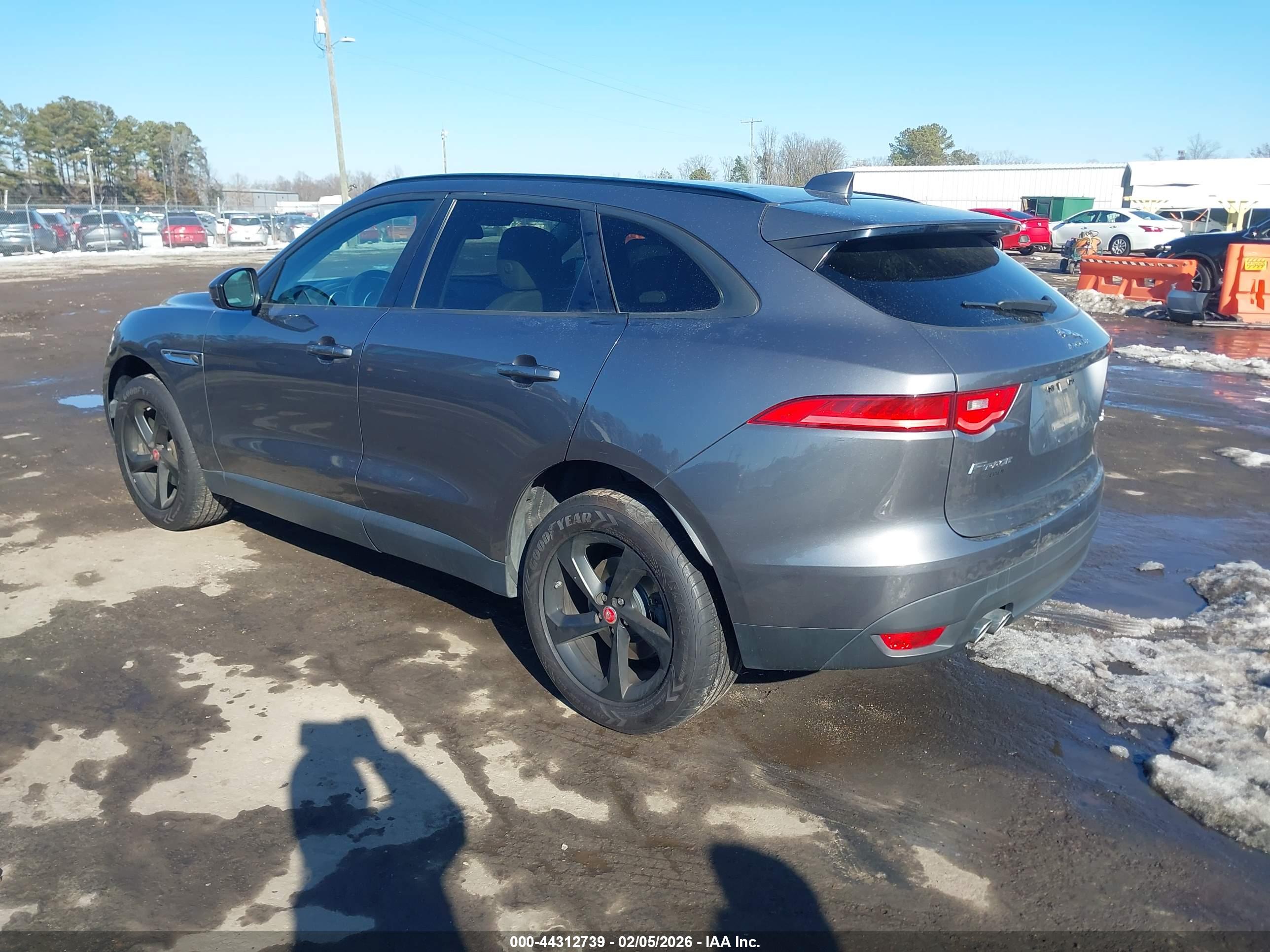 JAGUAR F-PACE image 3