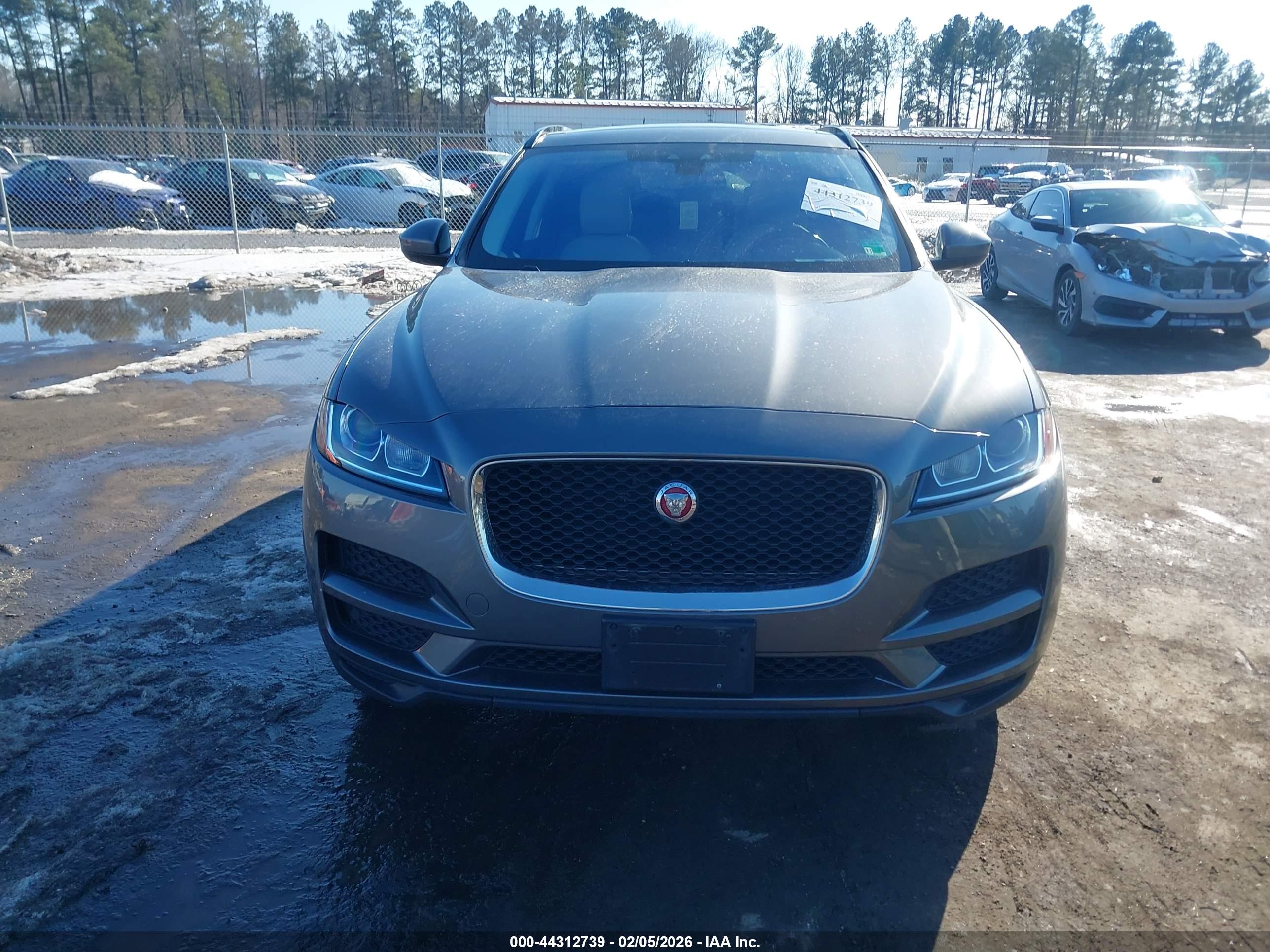 JAGUAR F-PACE image 6