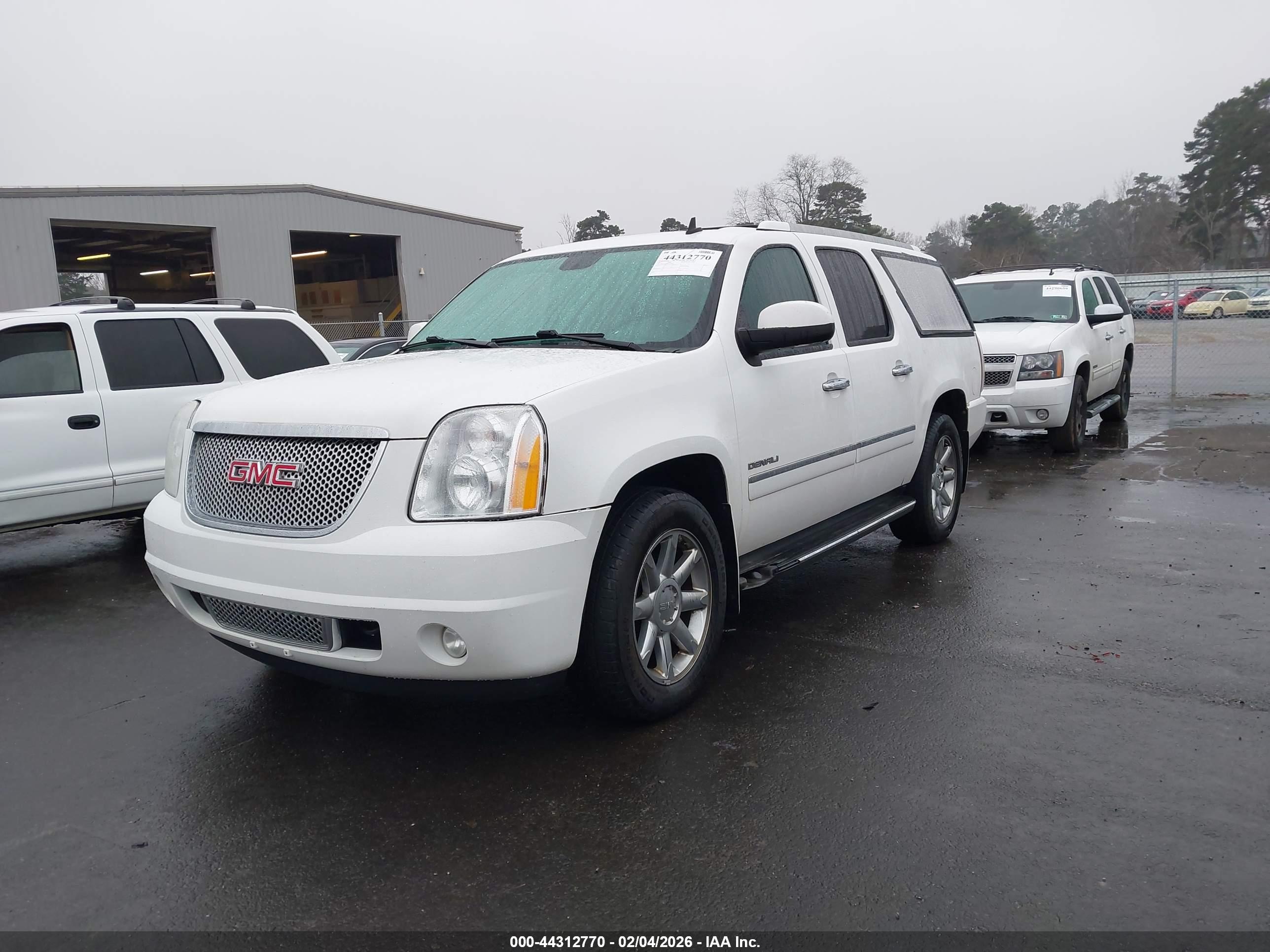GMC YUKON image 2